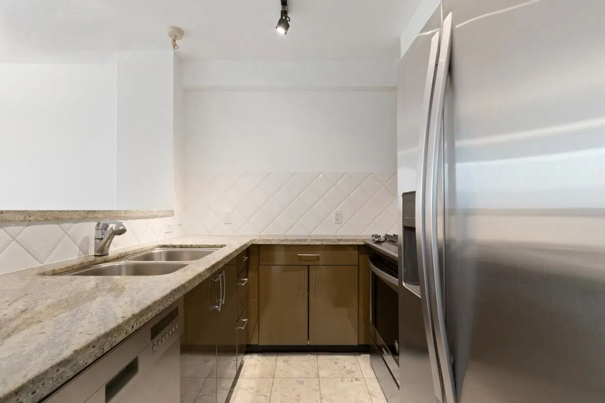 Photo 2 of 17 at #1703 – 1328 W Pender Street
