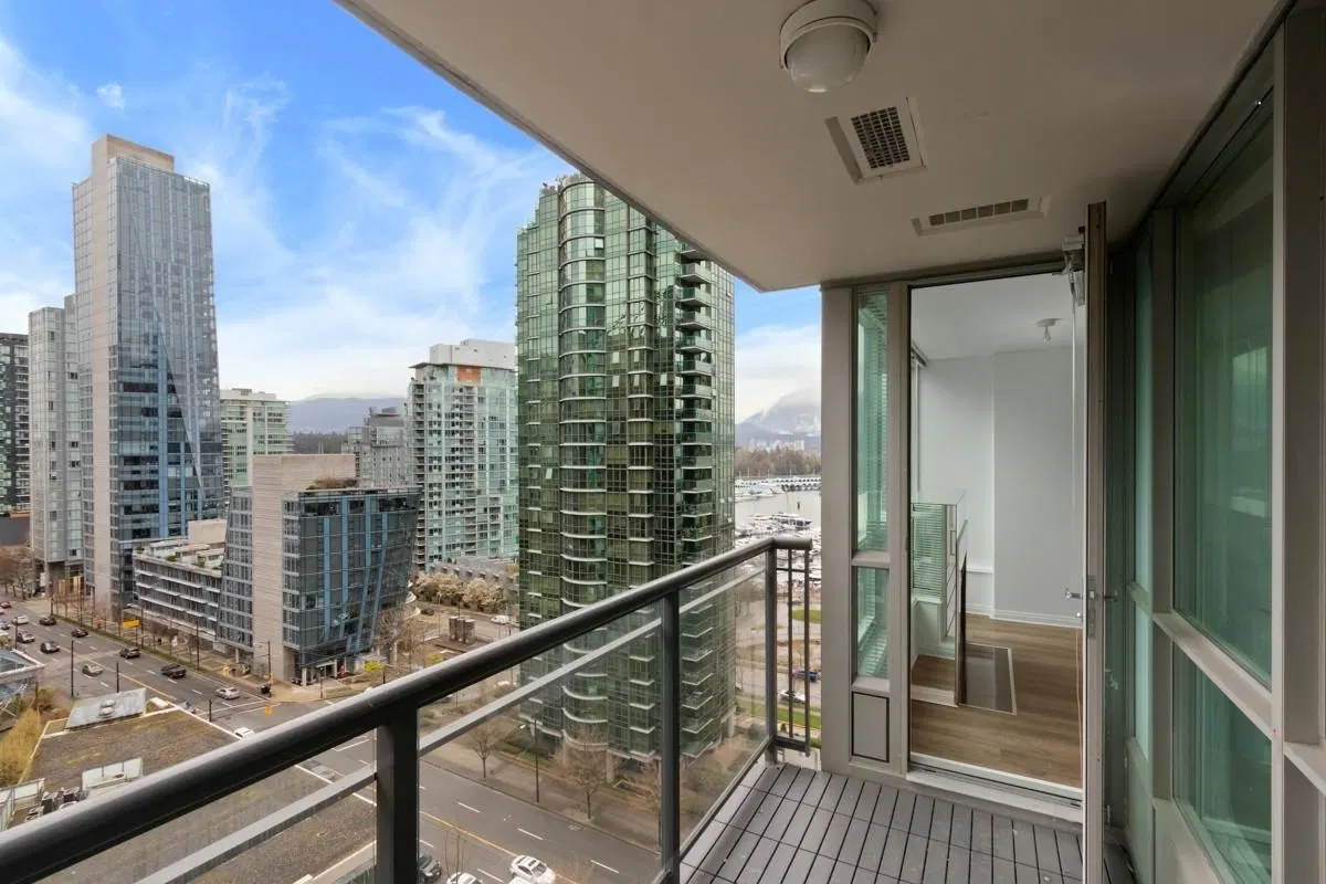 Photo 5 of 17 at #1703 – 1328 W Pender Street