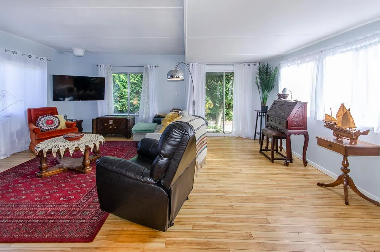 Photo 3 of 27 at 227 Tomahawk Avenue