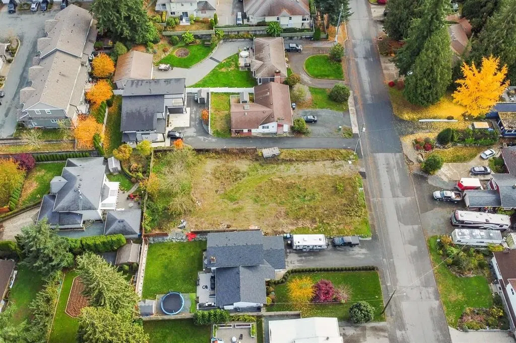 Photo 4 of 10 at 34099 Fraser Street