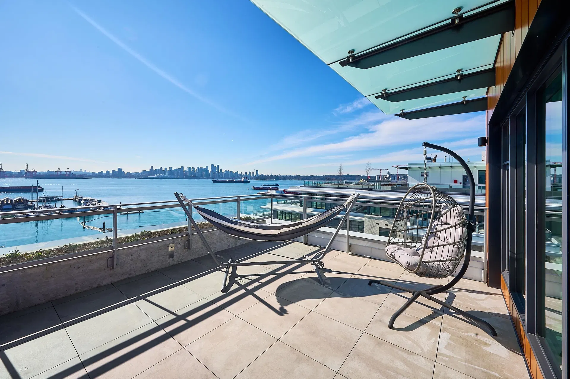Photo 2 of 40 at #807 – 755 Harbourside Drive