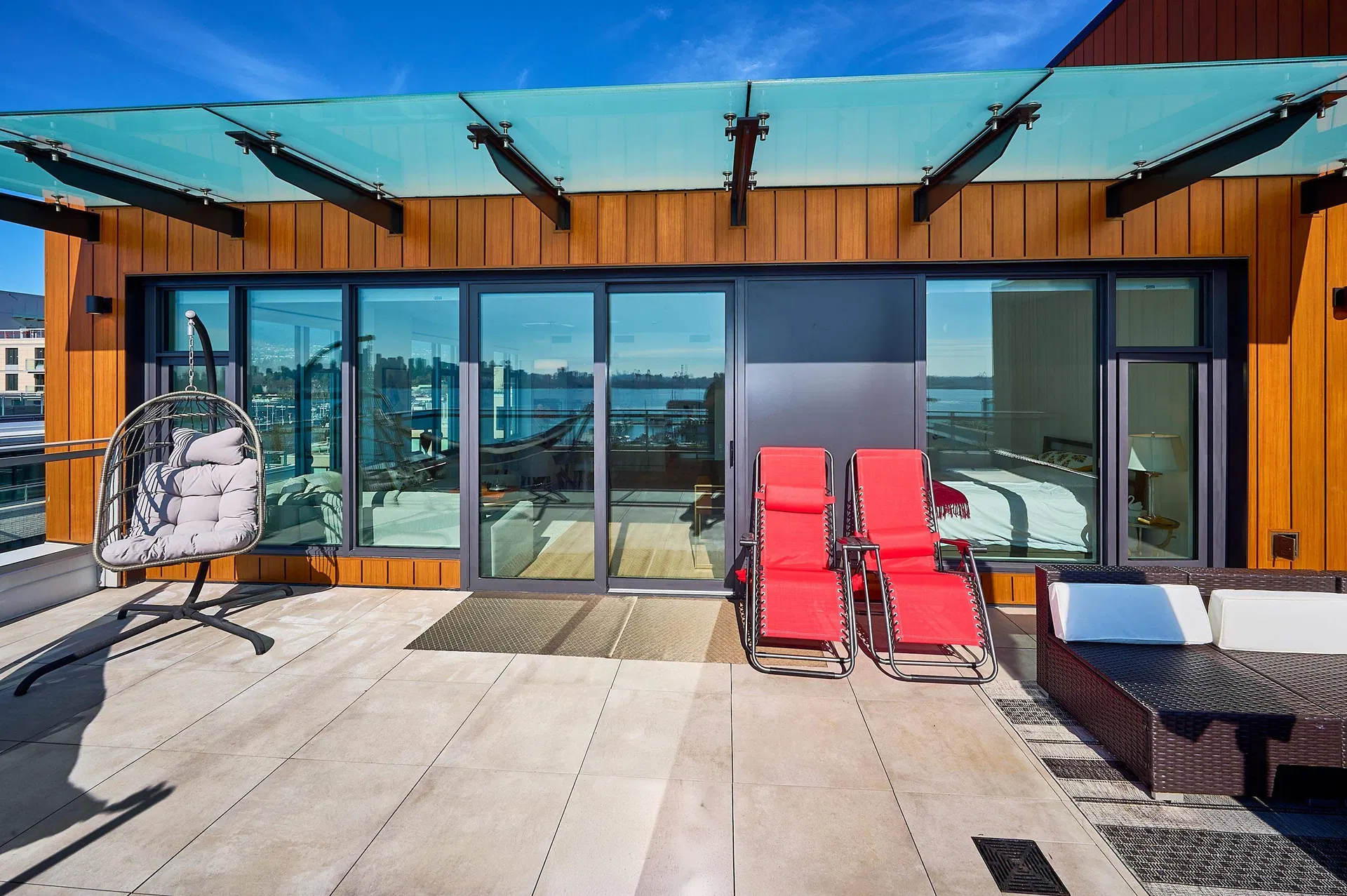 Photo 4 of 40 at #807 – 755 Harbourside Drive