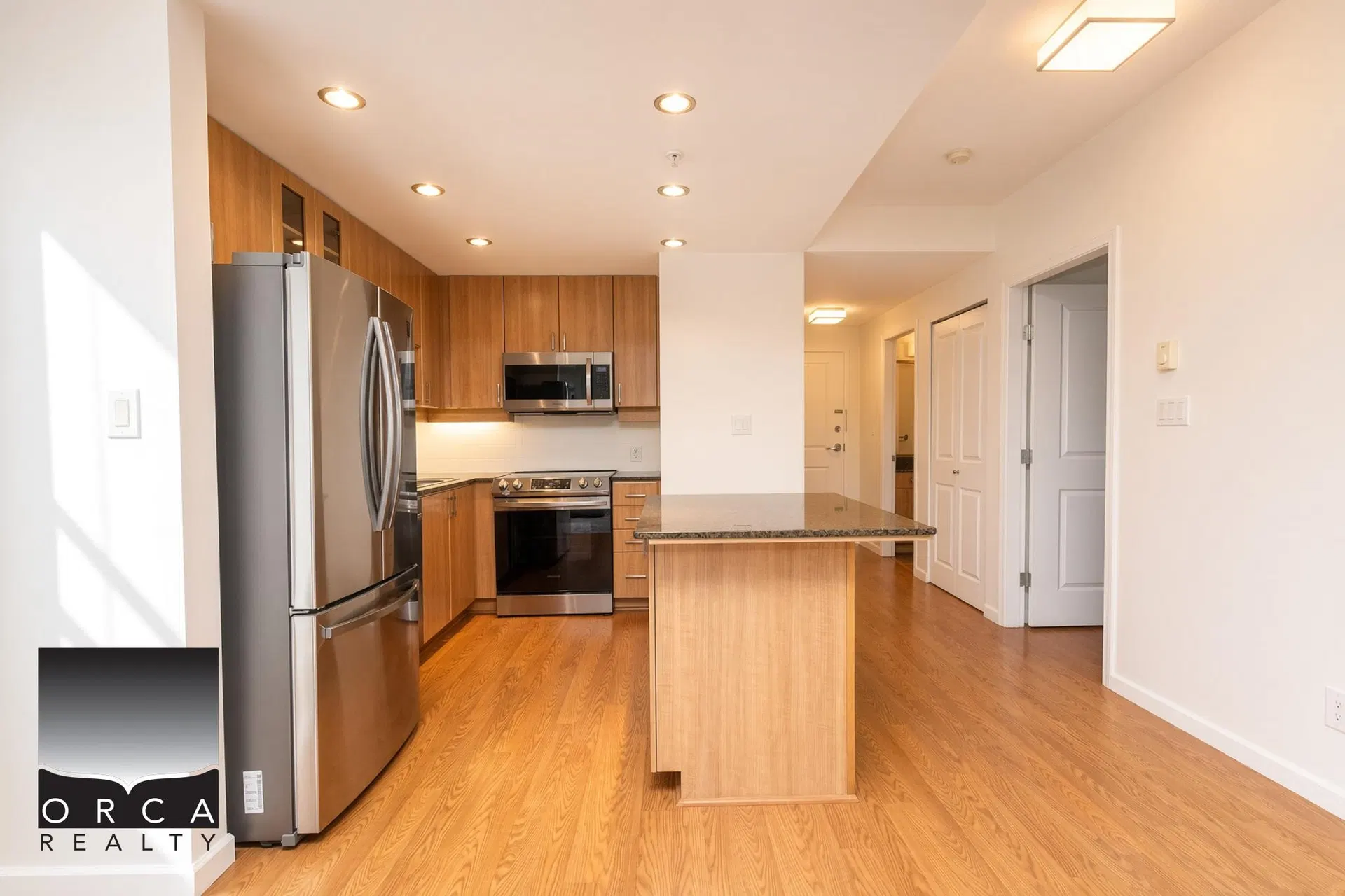 Photo 5 of 22 at 9232 University Crescent