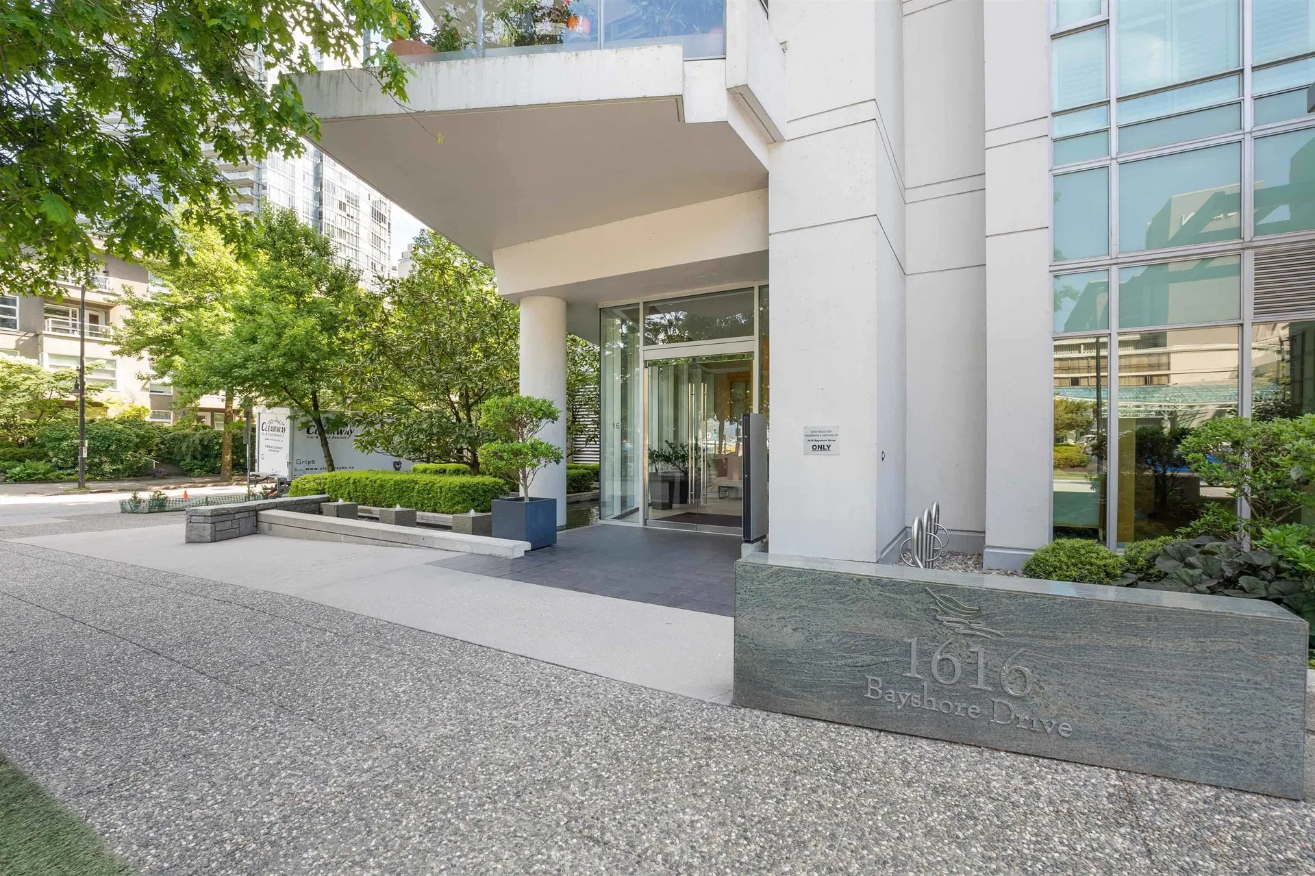 Photo 2 of 18 at #1904 – 1616 Bayshore Drive