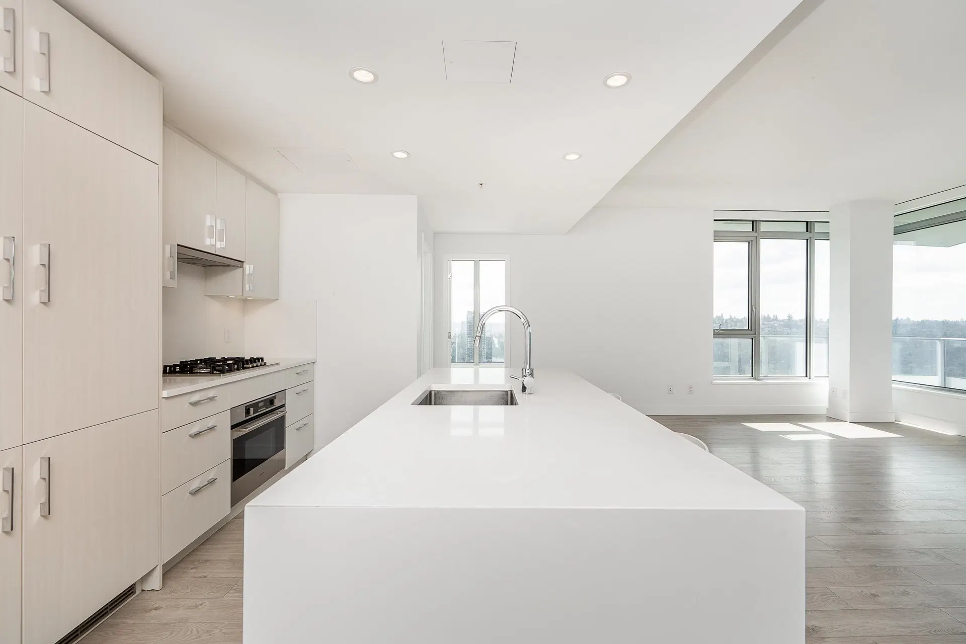 Photo 4 of 40 at #1701 – 518 Whiting Way