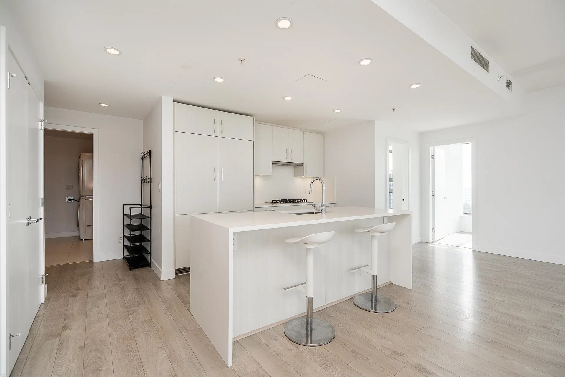 Photo 5 of 40 at #1701 – 518 Whiting Way