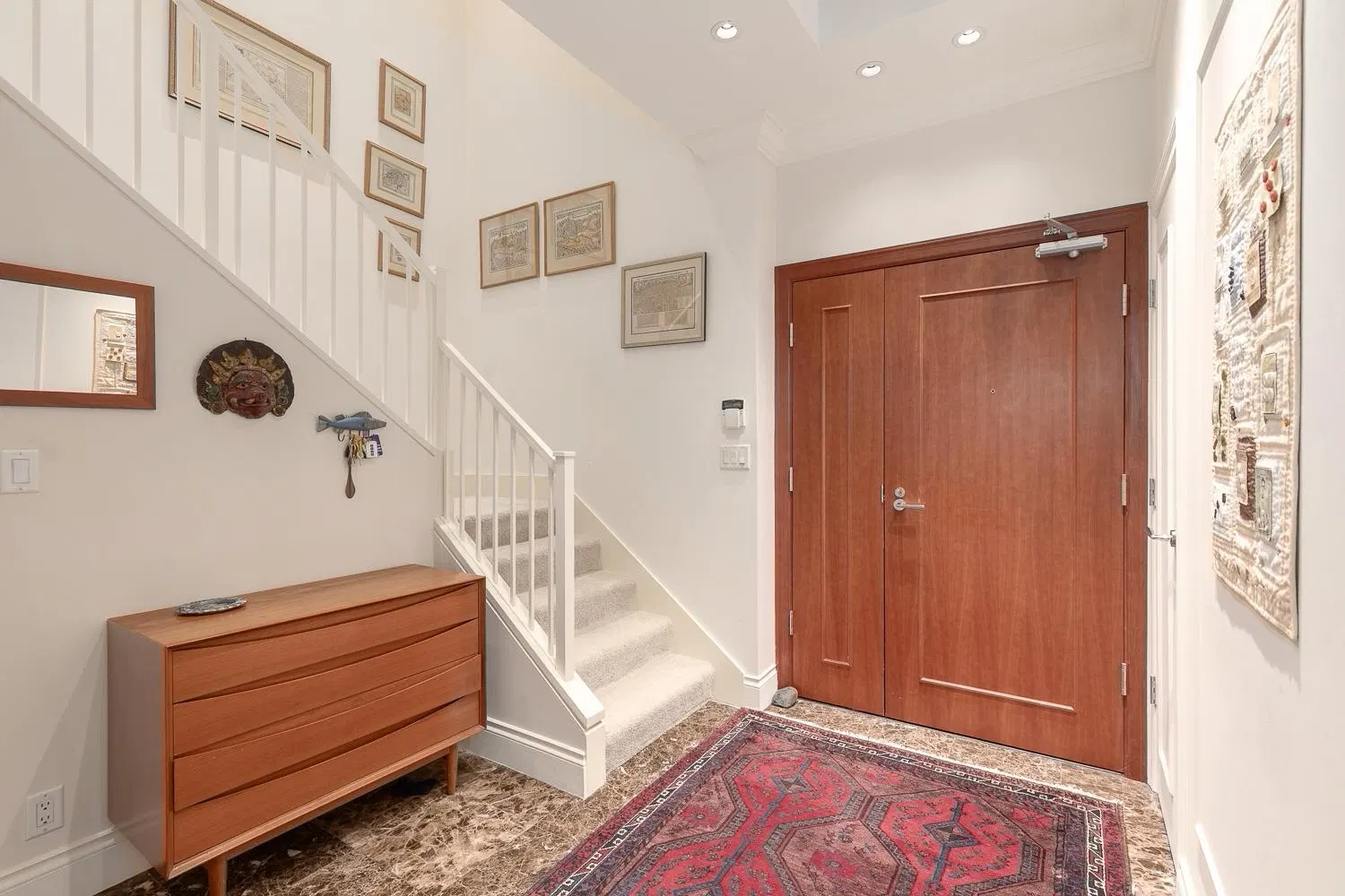 Photo 2 of 40 at #101 – 426 Beach Crescent