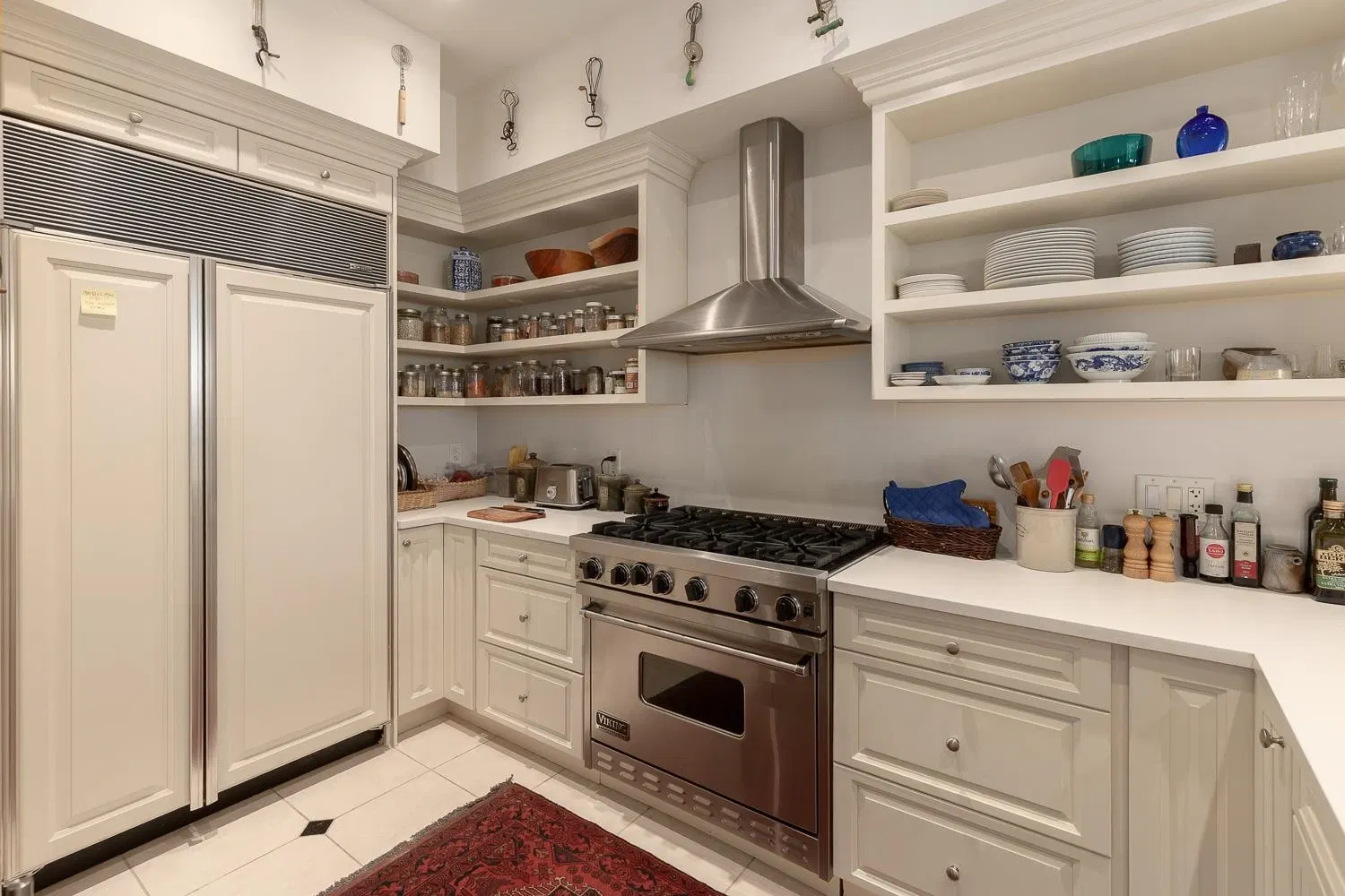 Photo 4 of 40 at #101 – 426 Beach Crescent