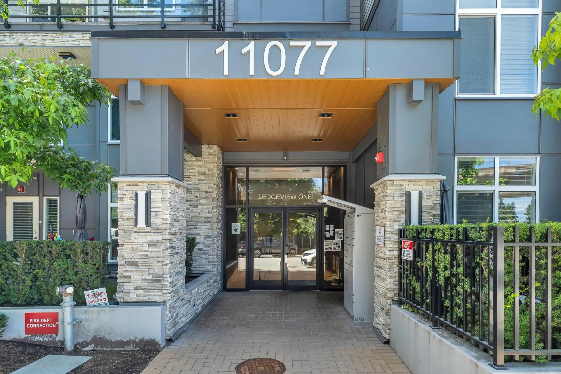 Photo 3 of 40 at #205 – 11077 Ravine Road