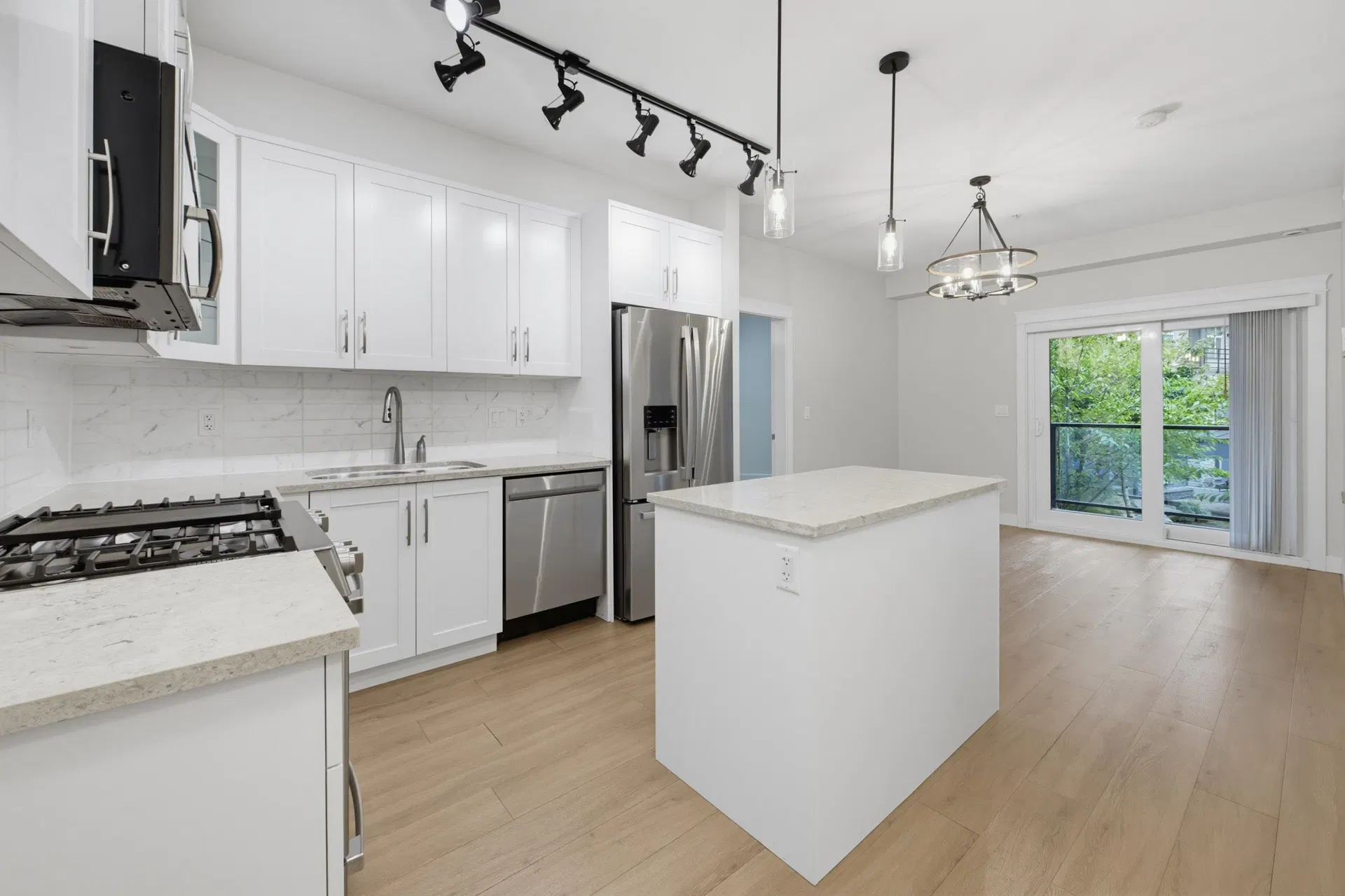 Photo 5 of 40 at #205 – 11077 Ravine Road