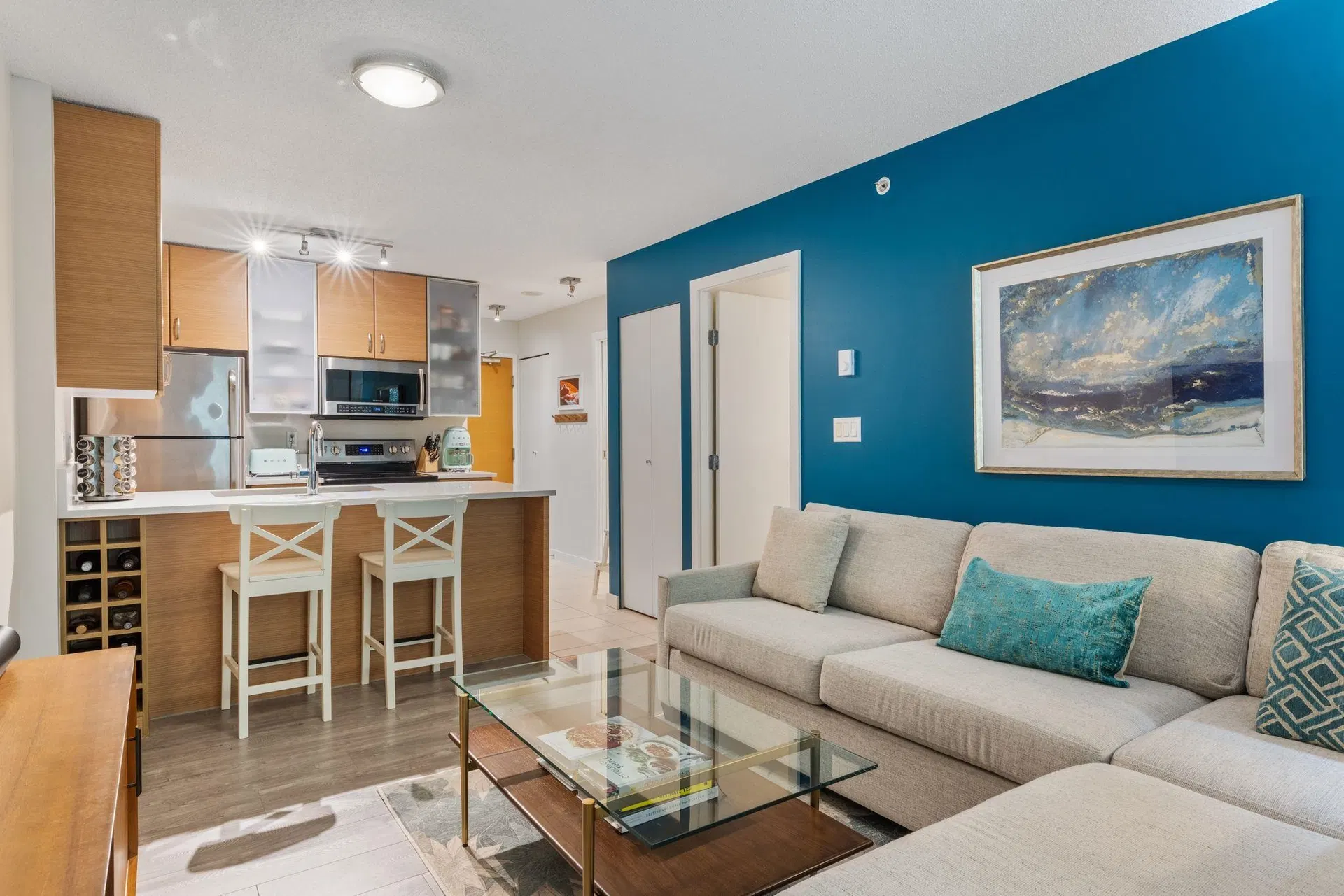 Photo 2 of 25 at #306 – 977 Mainland Street