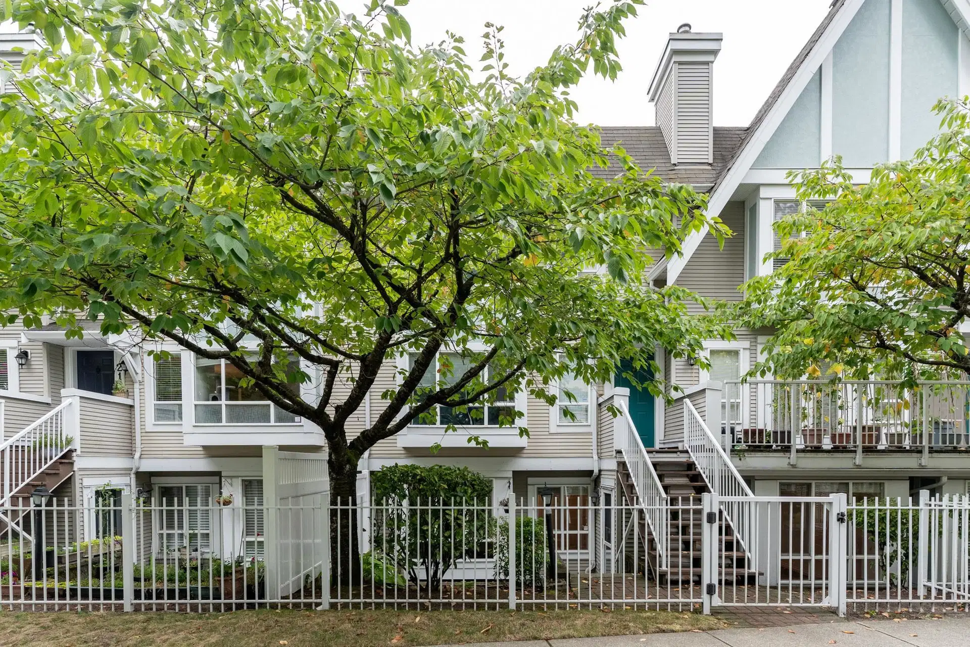 #22 – 6588 Southoaks Crescent