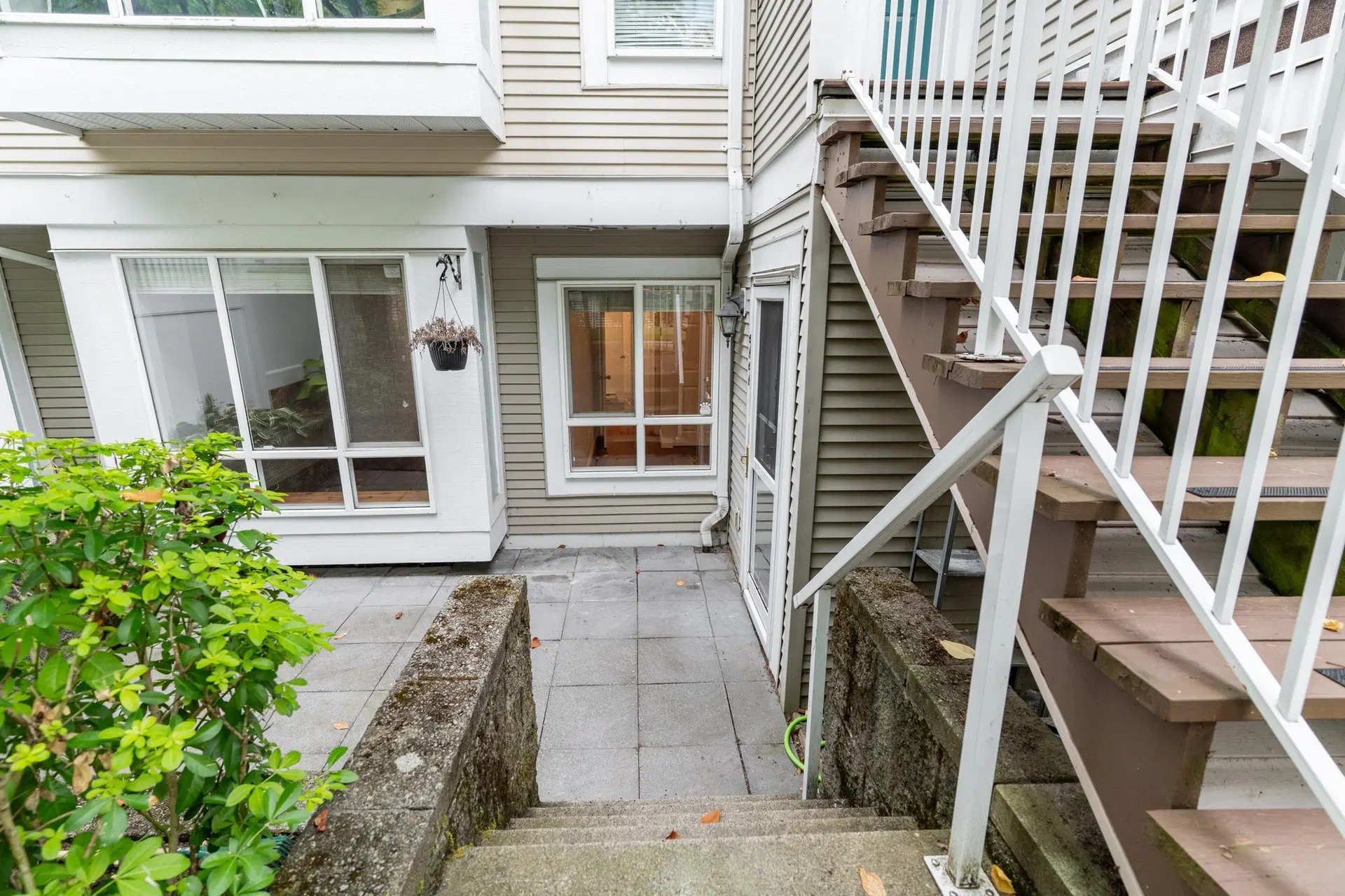 Photo 5 of 36 at #22 – 6588 Southoaks Crescent