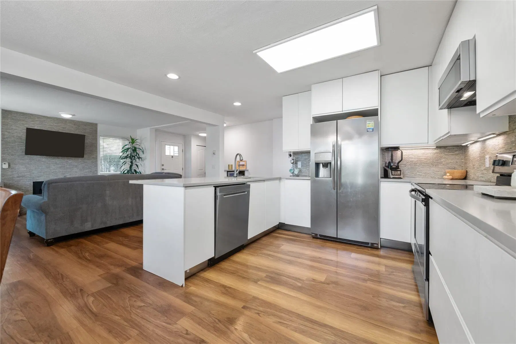 Photo 3 of 20 at #201 – 8972 Fleetwood Way