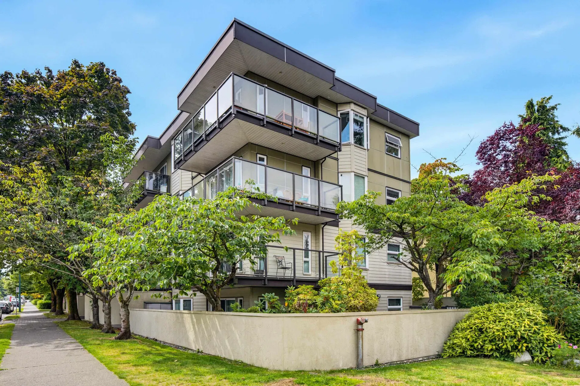 #403 – 1200 10th Avenue