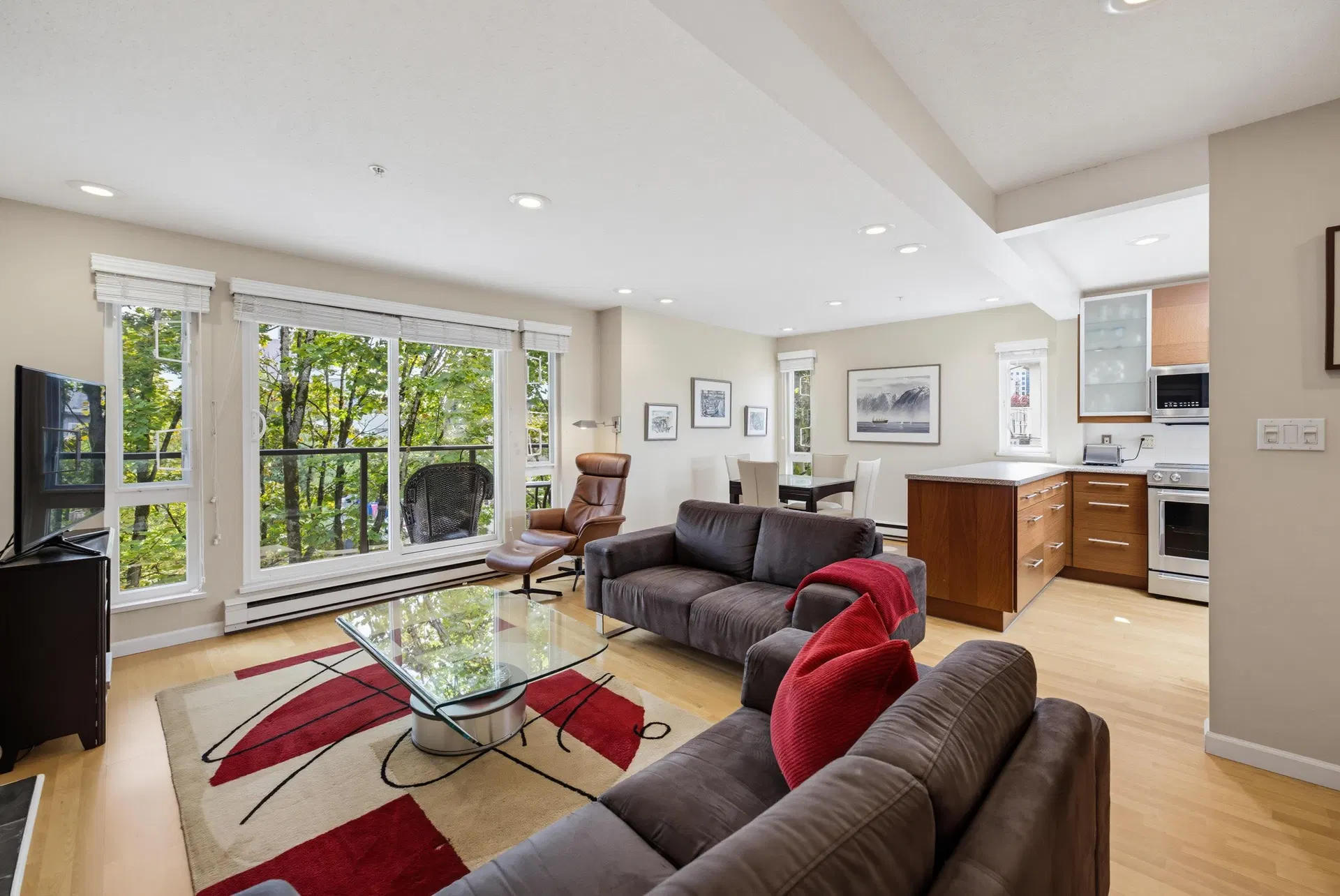 Photo 5 of 31 at #403 – 1200 W 10th Avenue