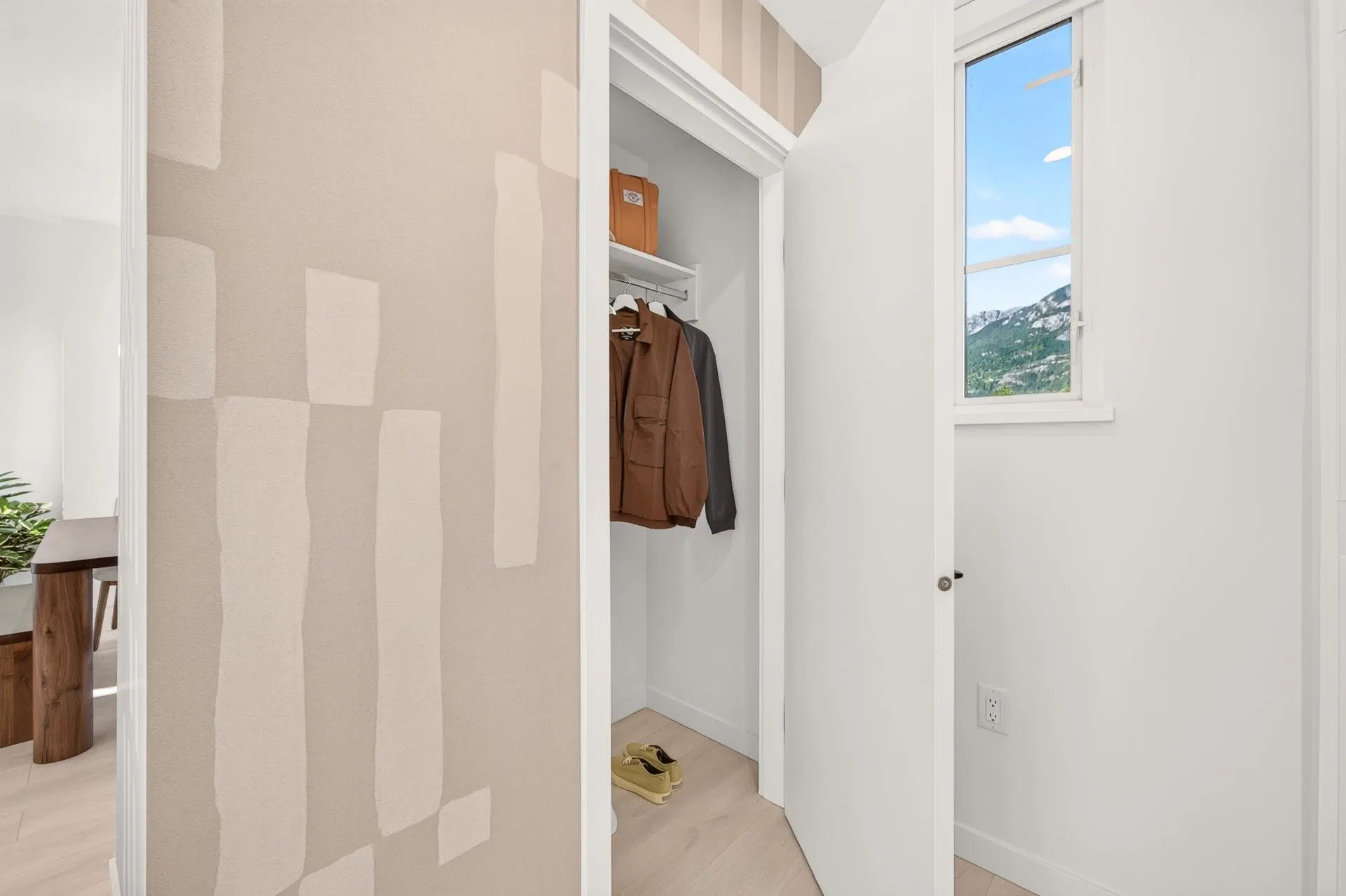 Photo 4 of 16 at 39667 Meadowbrook Place