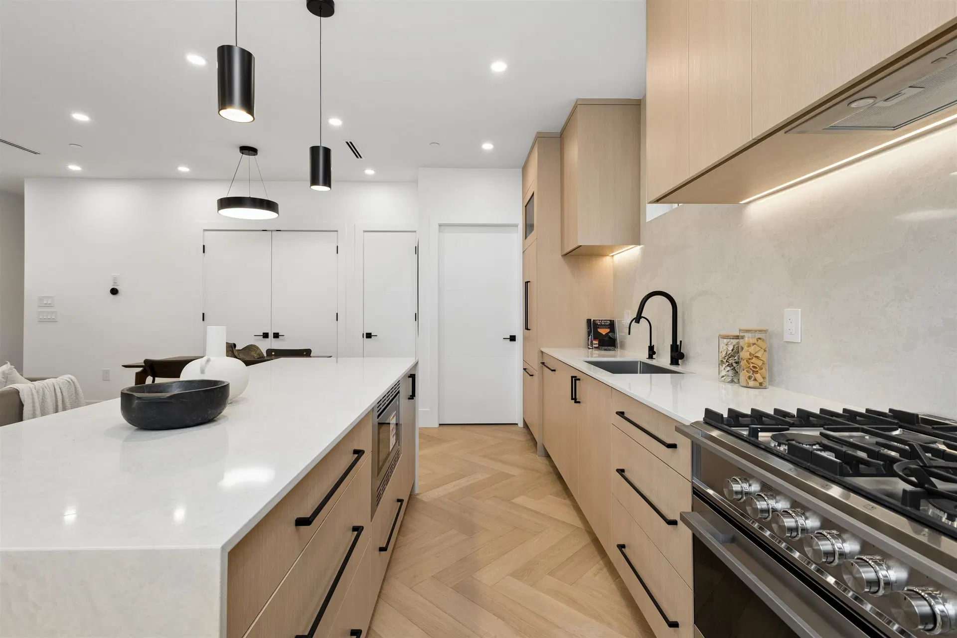 Photo 5 of 33 at #1 – 3639 E 46th Avenue