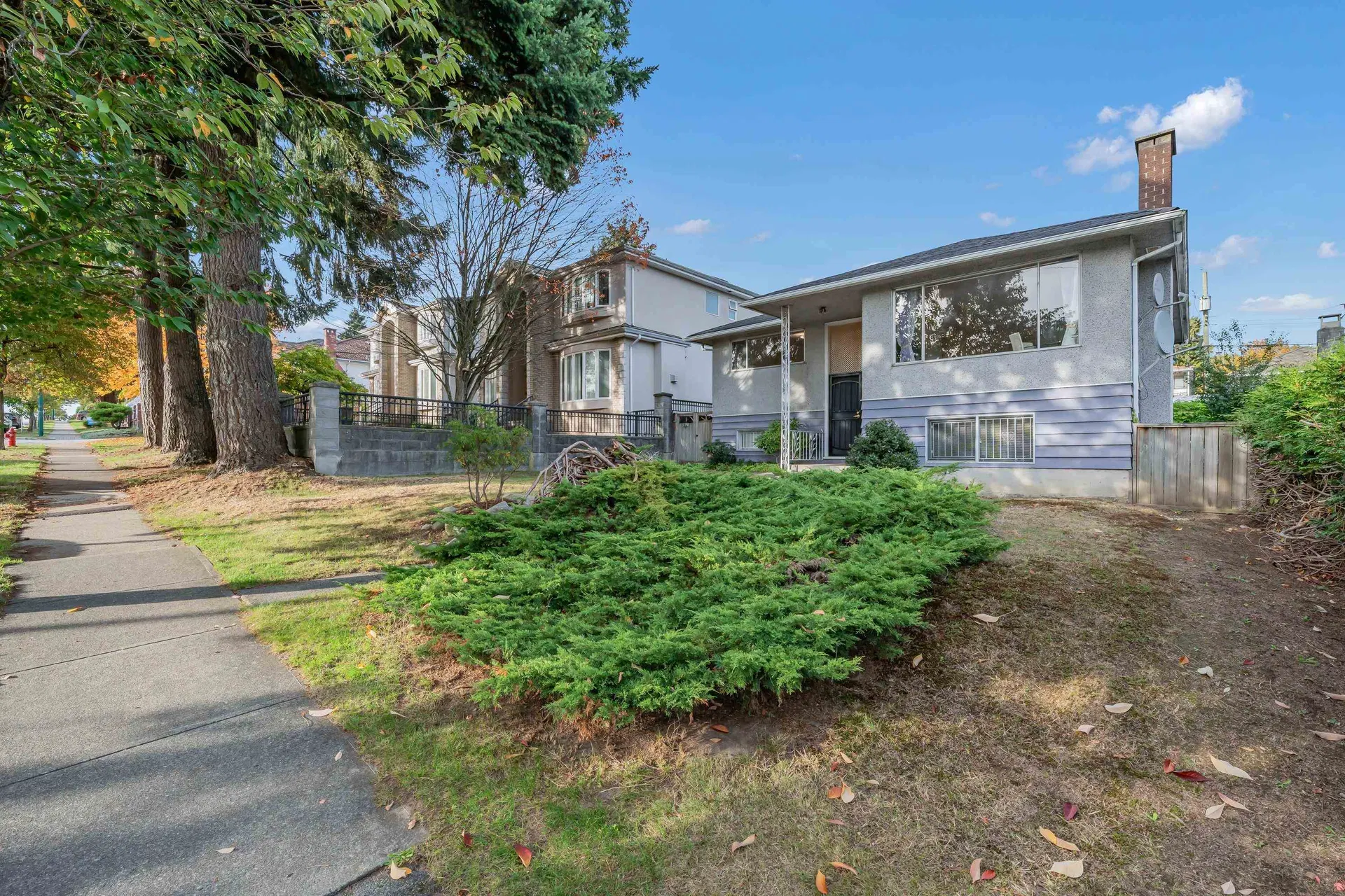 Photo 3 of 40 at 3631 Wellington Avenue