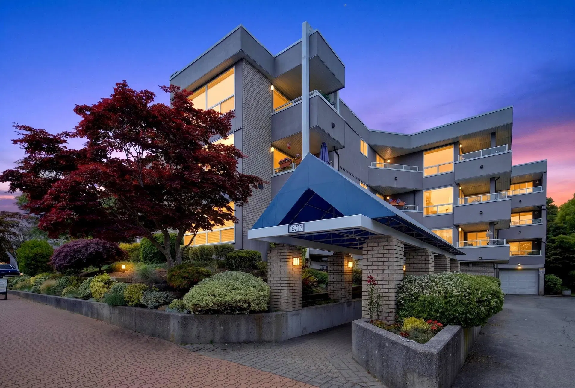 Photo 1 of 34 at #202 – 15717 Marine Drive