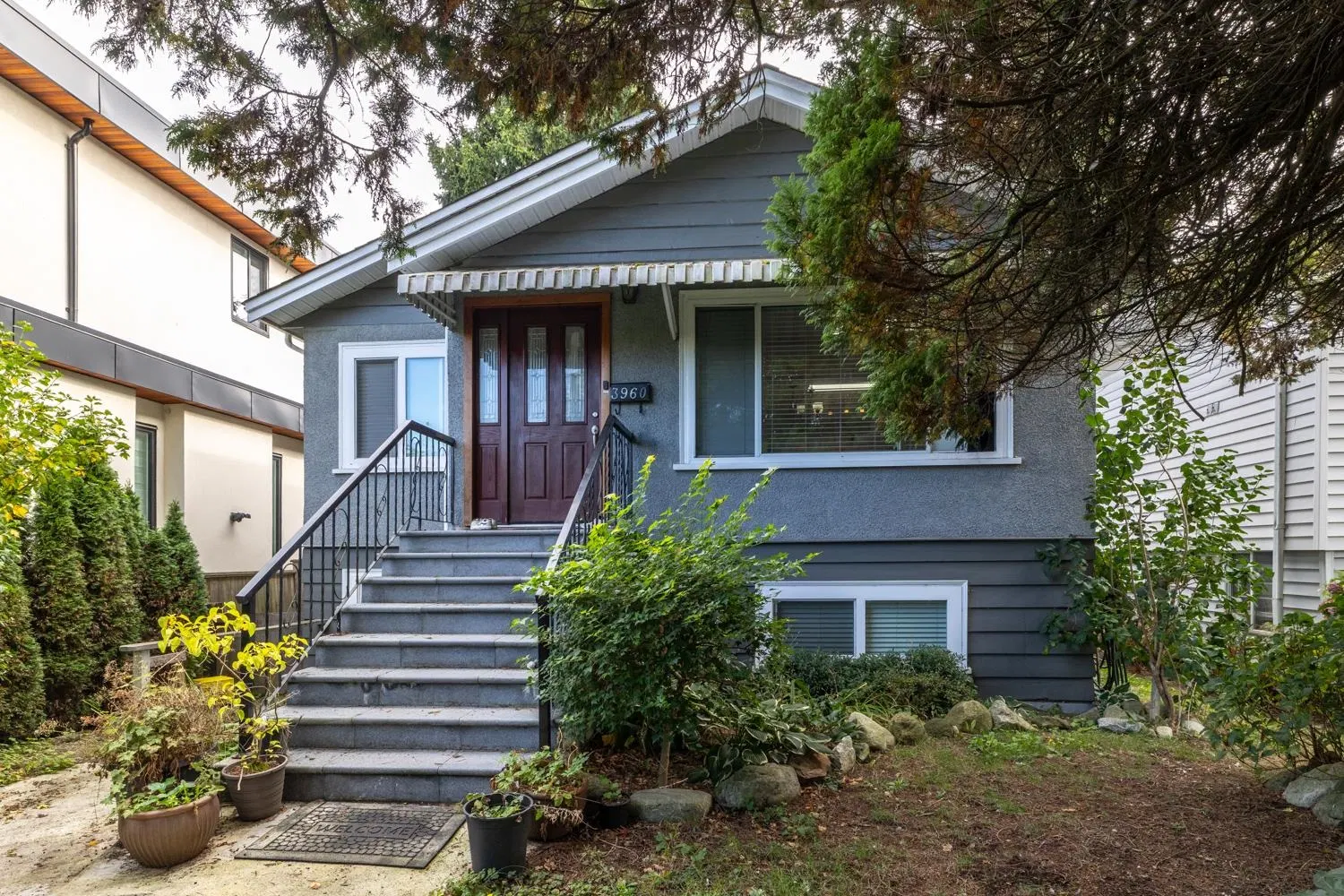 Photo 3 of 18 at 3960 Nootka Street