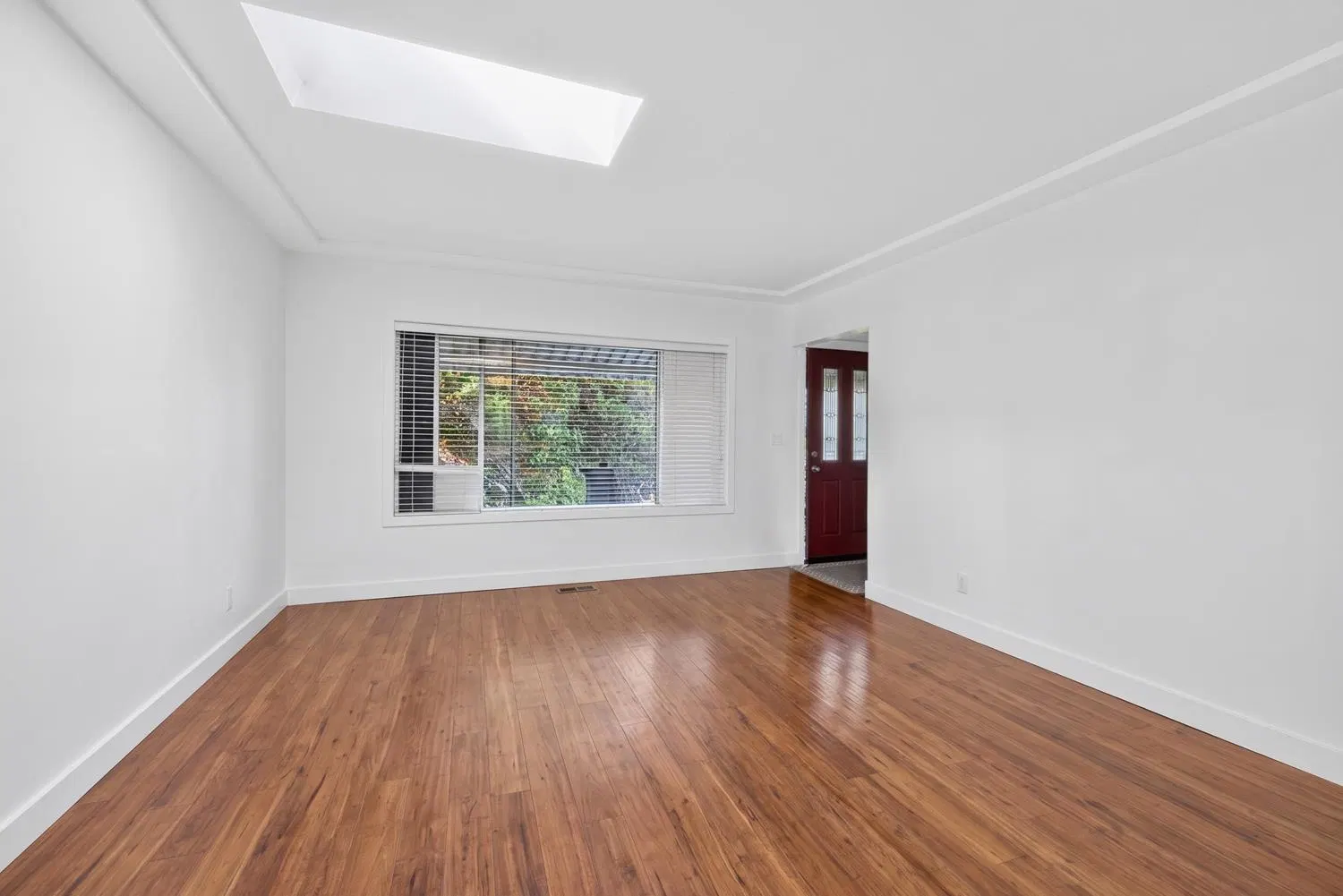 Photo 4 of 18 at 3960 Nootka Street