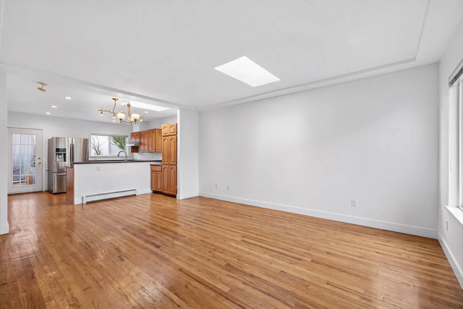 Photo 5 of 18 at 3960 Nootka Street