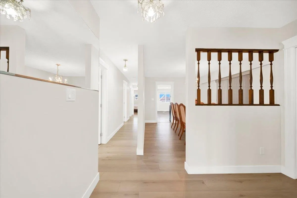 Photo 3 of 23 at 604 E 54th Avenue