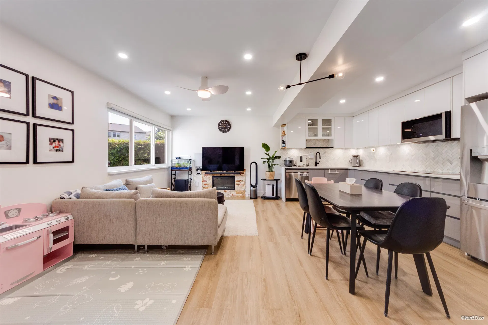 Photo 4 of 37 at #66 – 3433 E 49th Avenue