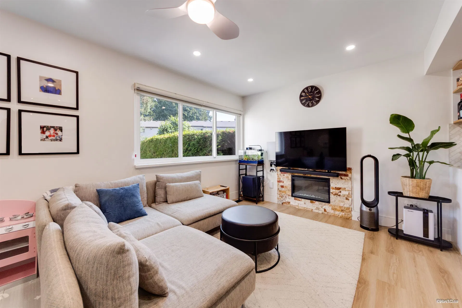 Photo 5 of 37 at #66 – 3433 E 49th Avenue