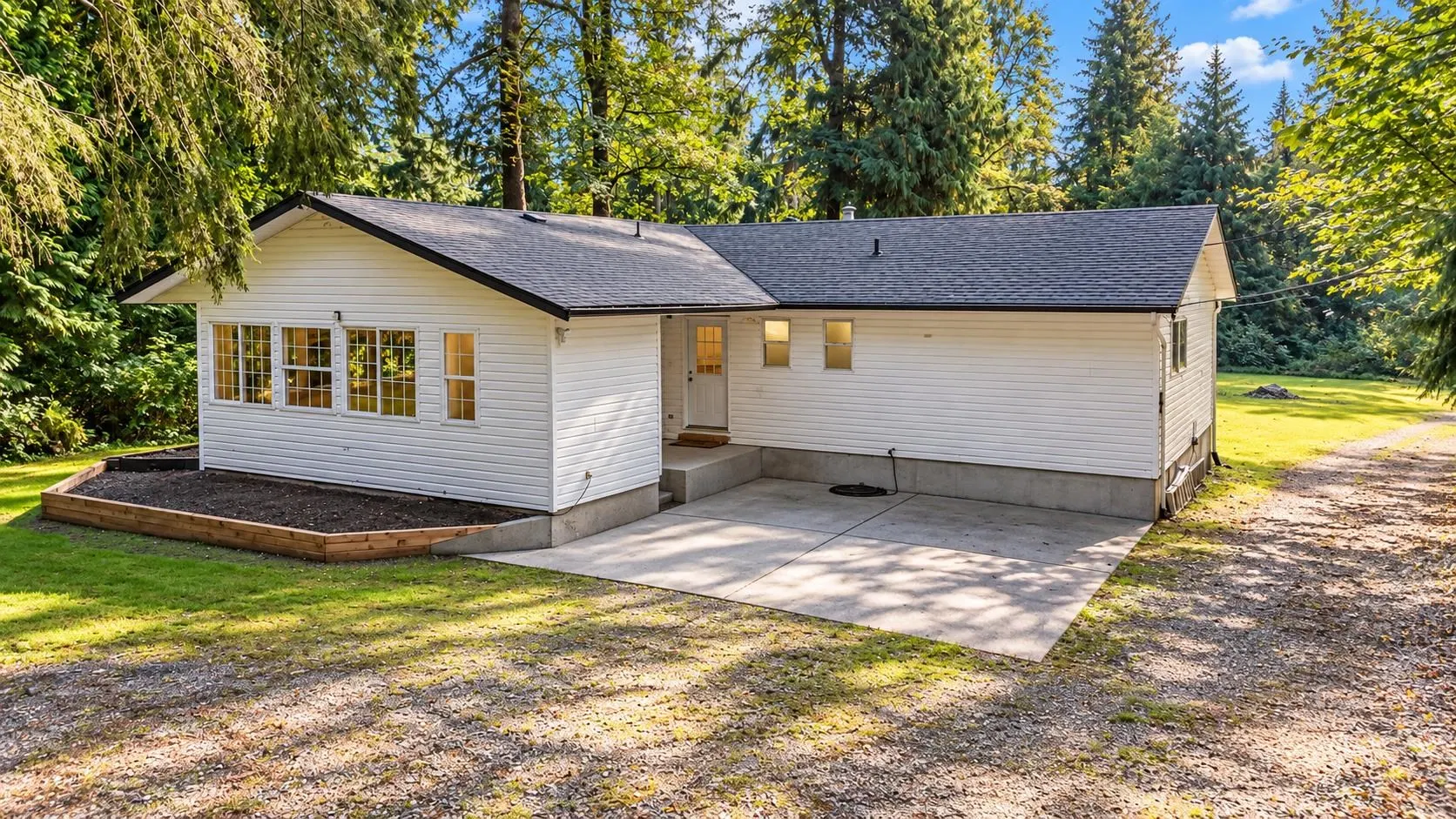 Photo 4 of 40 at 14827 Sylvester Road
