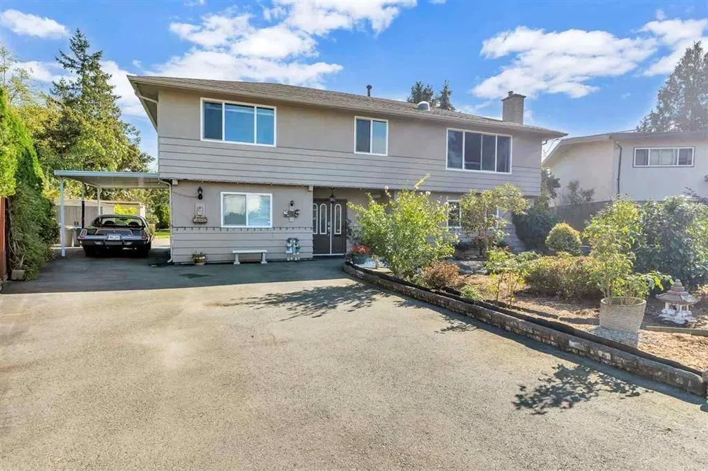 Photo 1 of 29 at 5882 51 Avenue