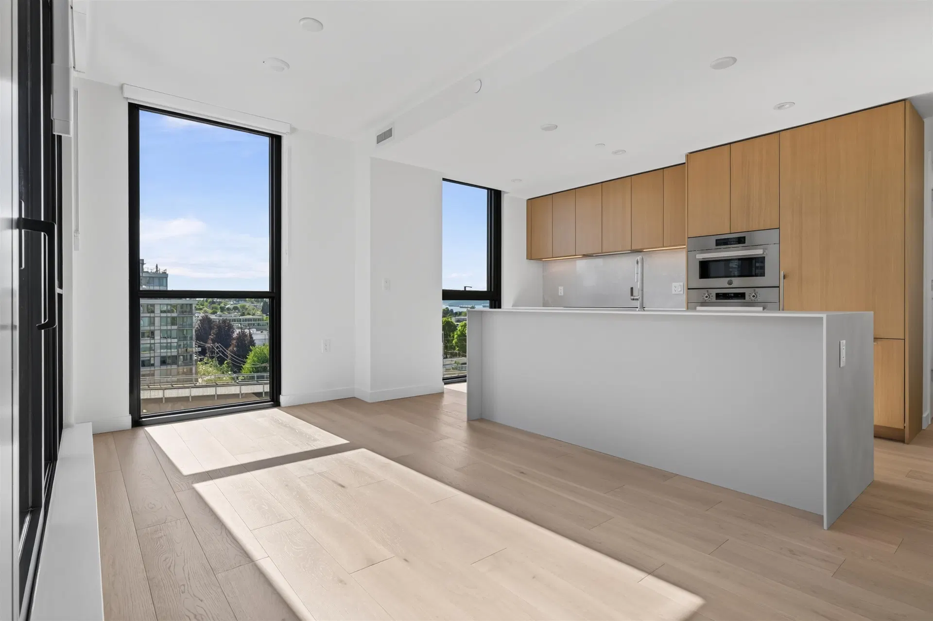 Photo 3 of 21 at #801 – 1530 W 6th Avenue