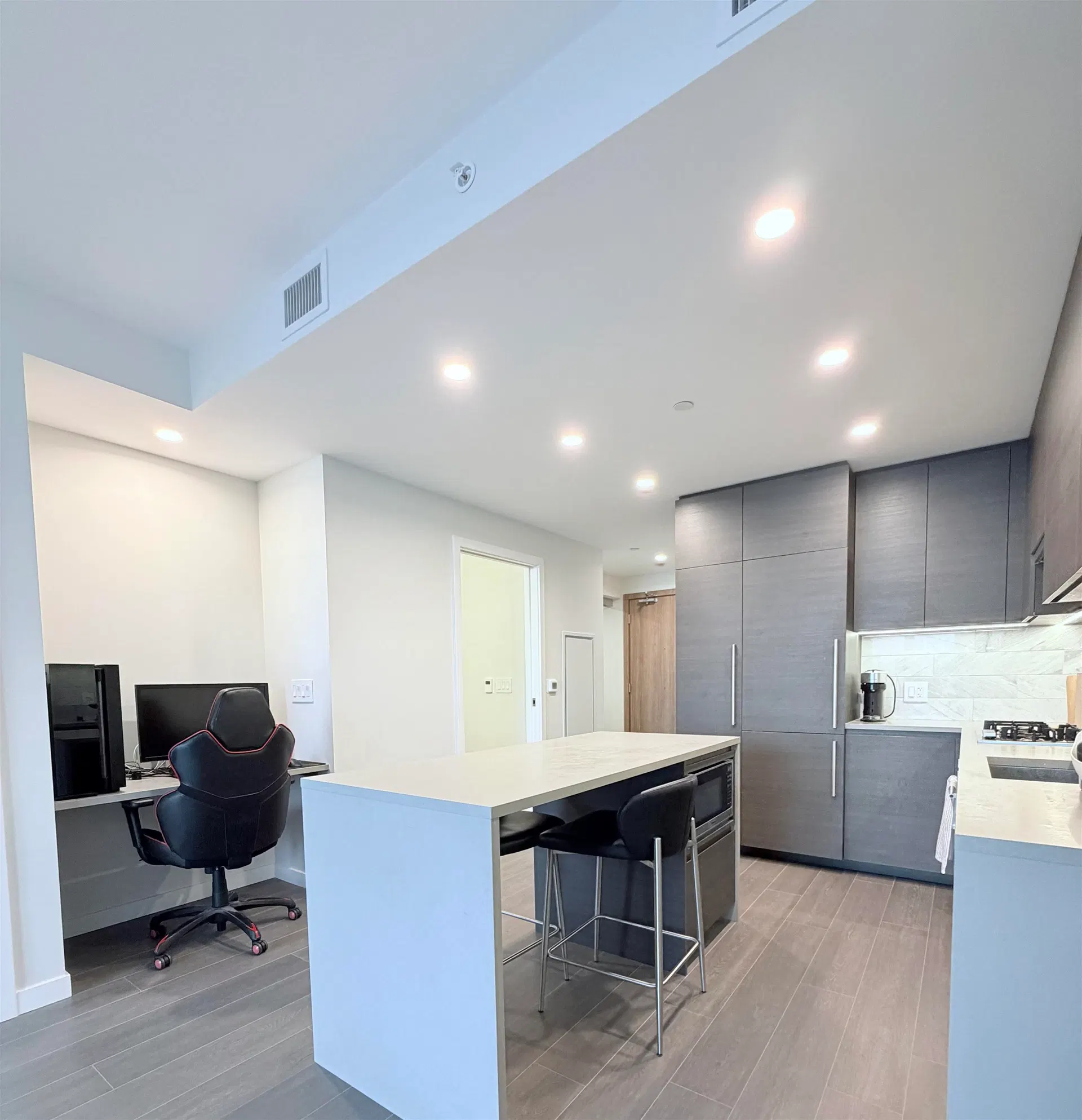 Photo 3 of 15 at #2803 – 2108 Gilmore Avenue