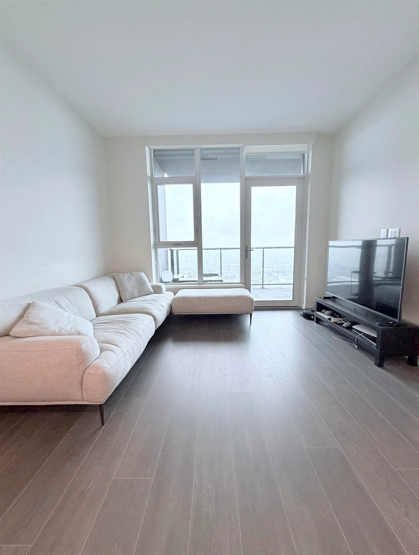 Photo 5 of 15 at #2803 – 2108 Gilmore Avenue
