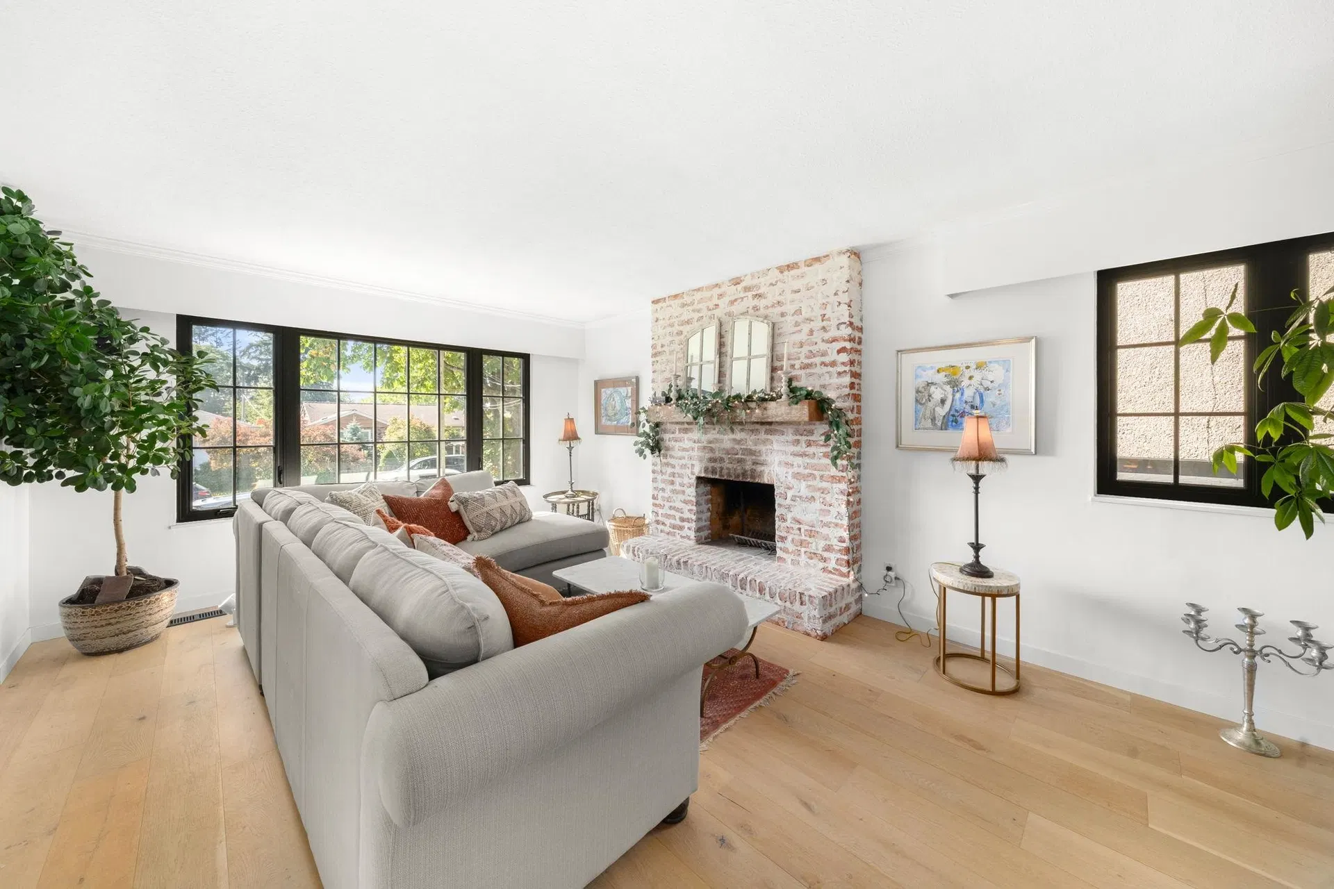 Photo 5 of 40 at 626 E 13th Street