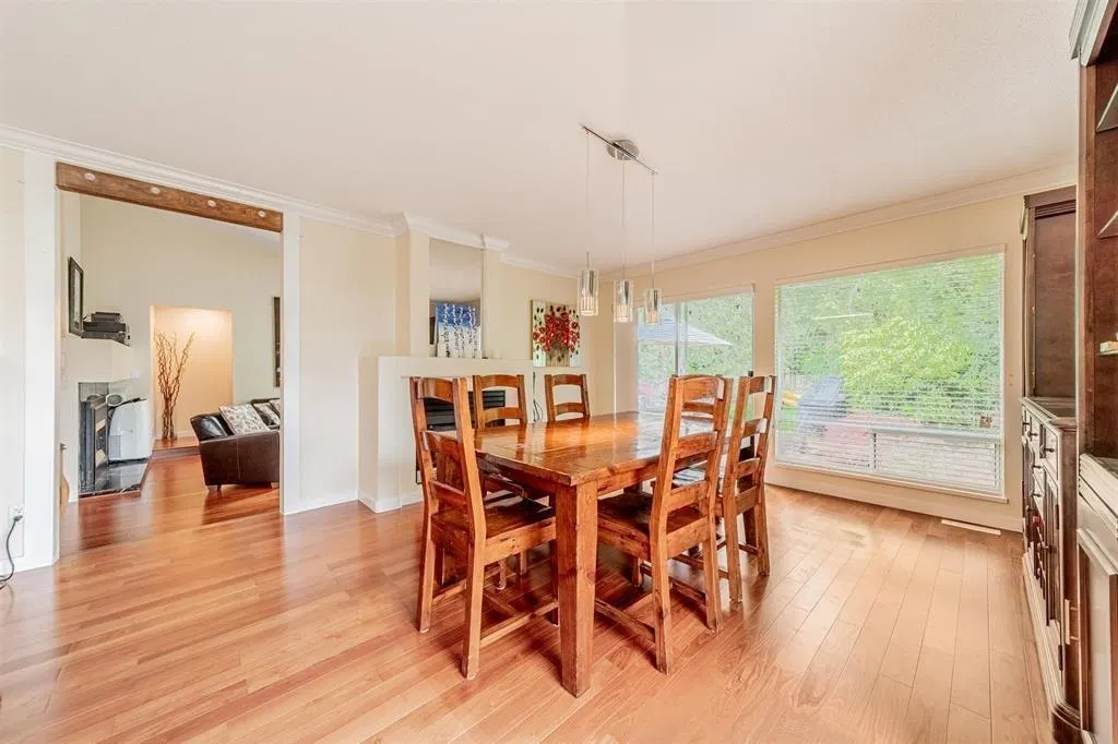 Photo 3 of 19 at 14636 18 Avenue
