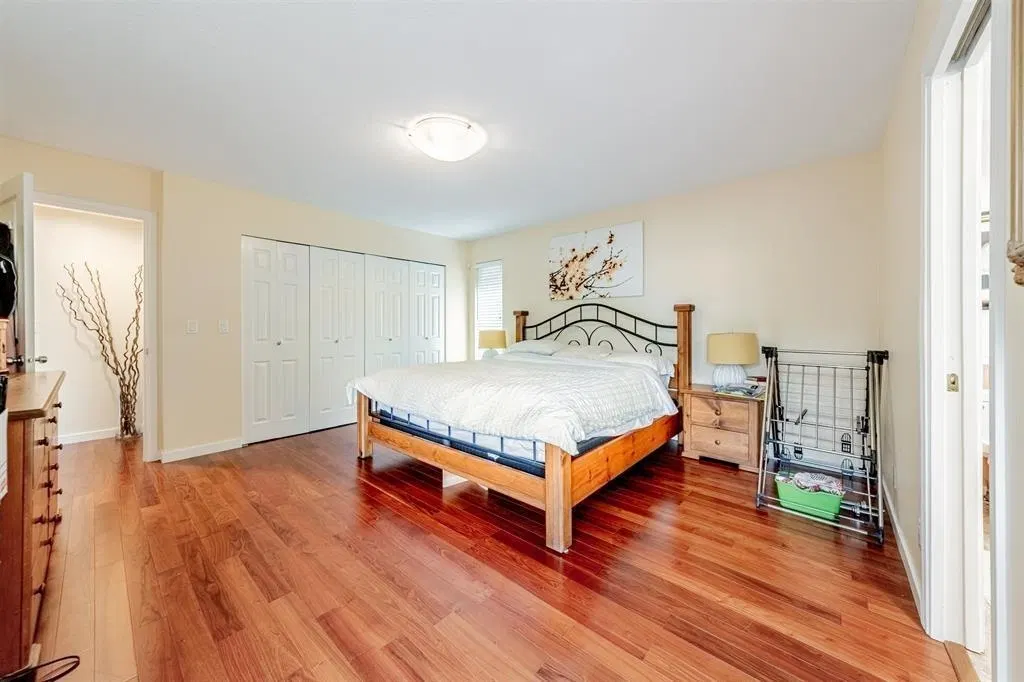 Photo 4 of 19 at 14636 18 Avenue