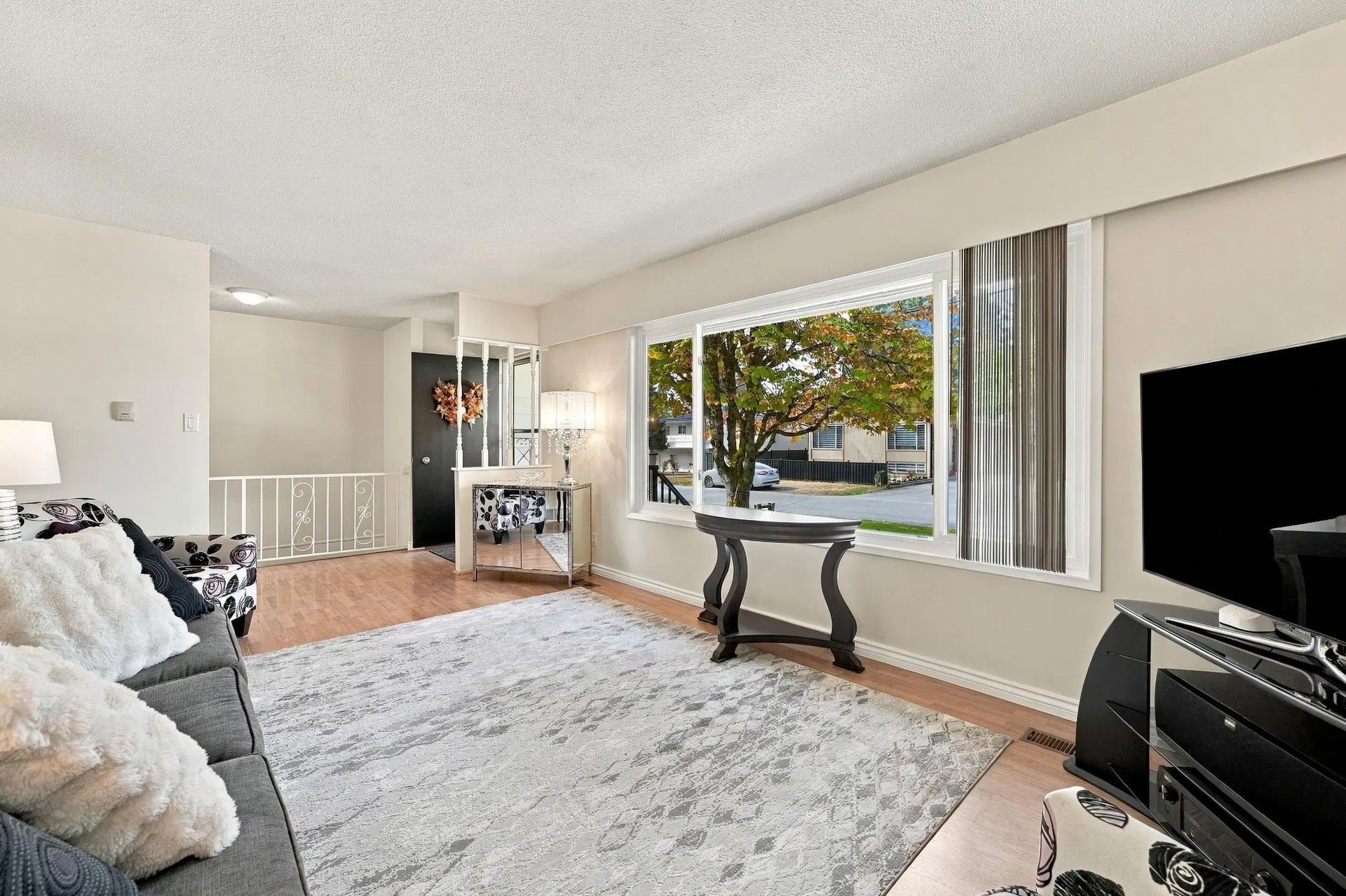 Photo 5 of 33 at 2136 Sherwood Crescent