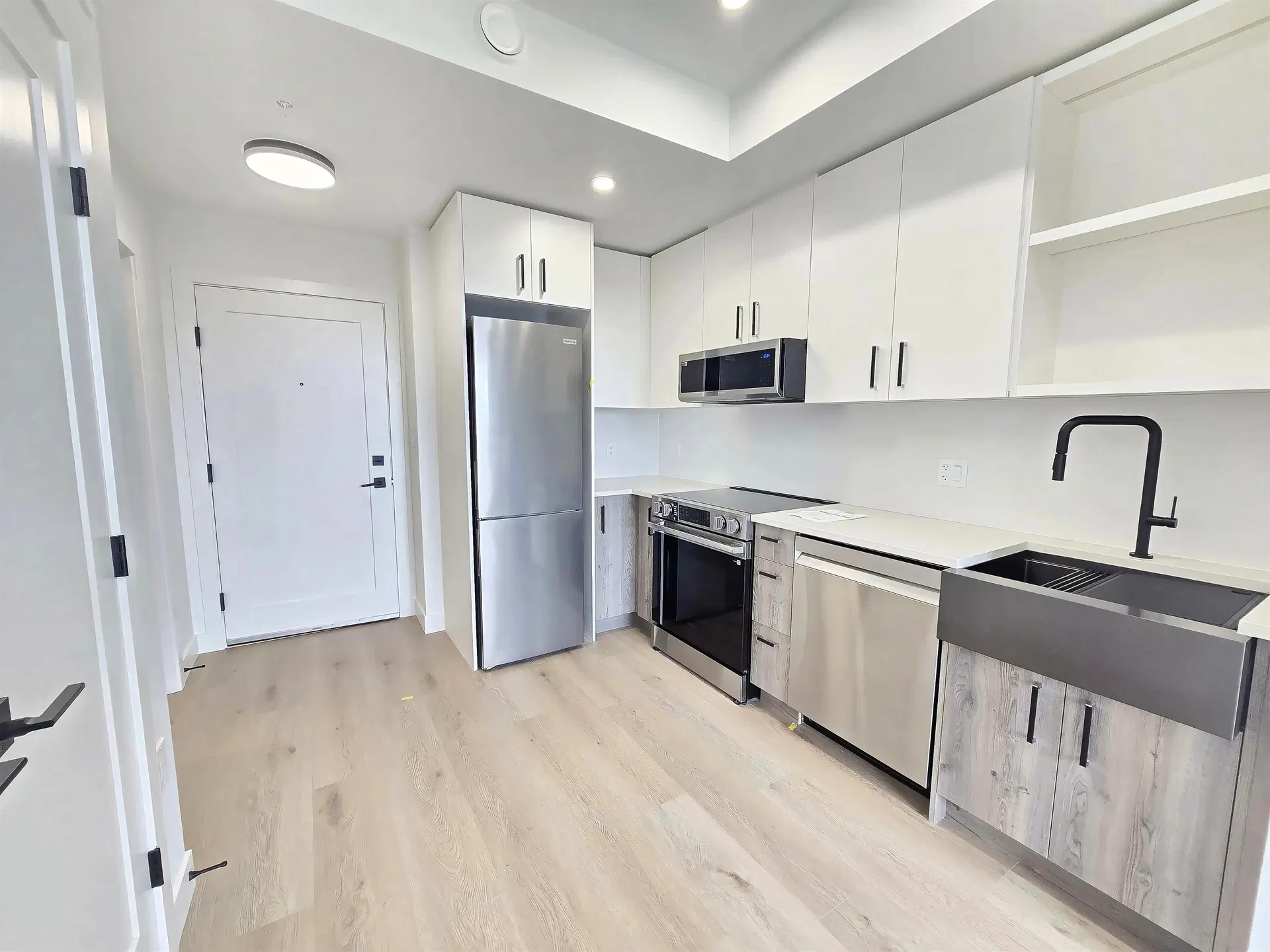 Photo 3 of 11 at #414 – 10405 147 Street