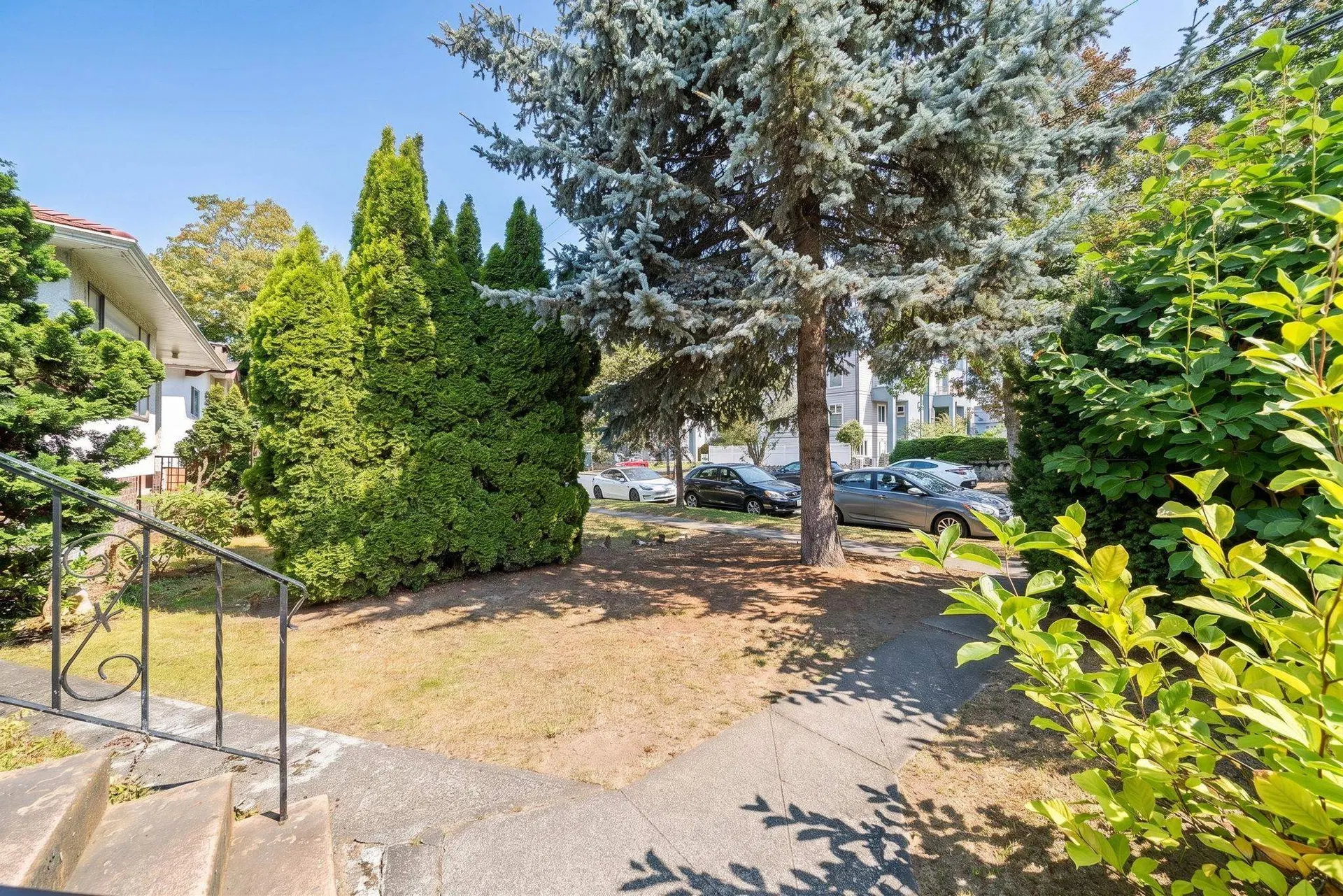 Photo 3 of 33 at 1534 W 71st Avenue