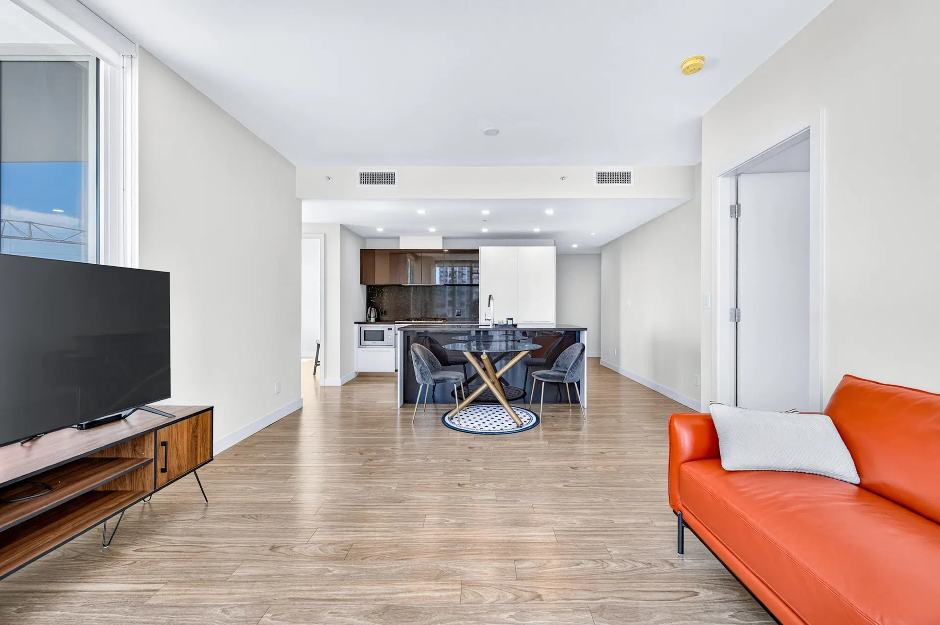 Photo 4 of 20 at #1405 – 6288 Cassie Avenue
