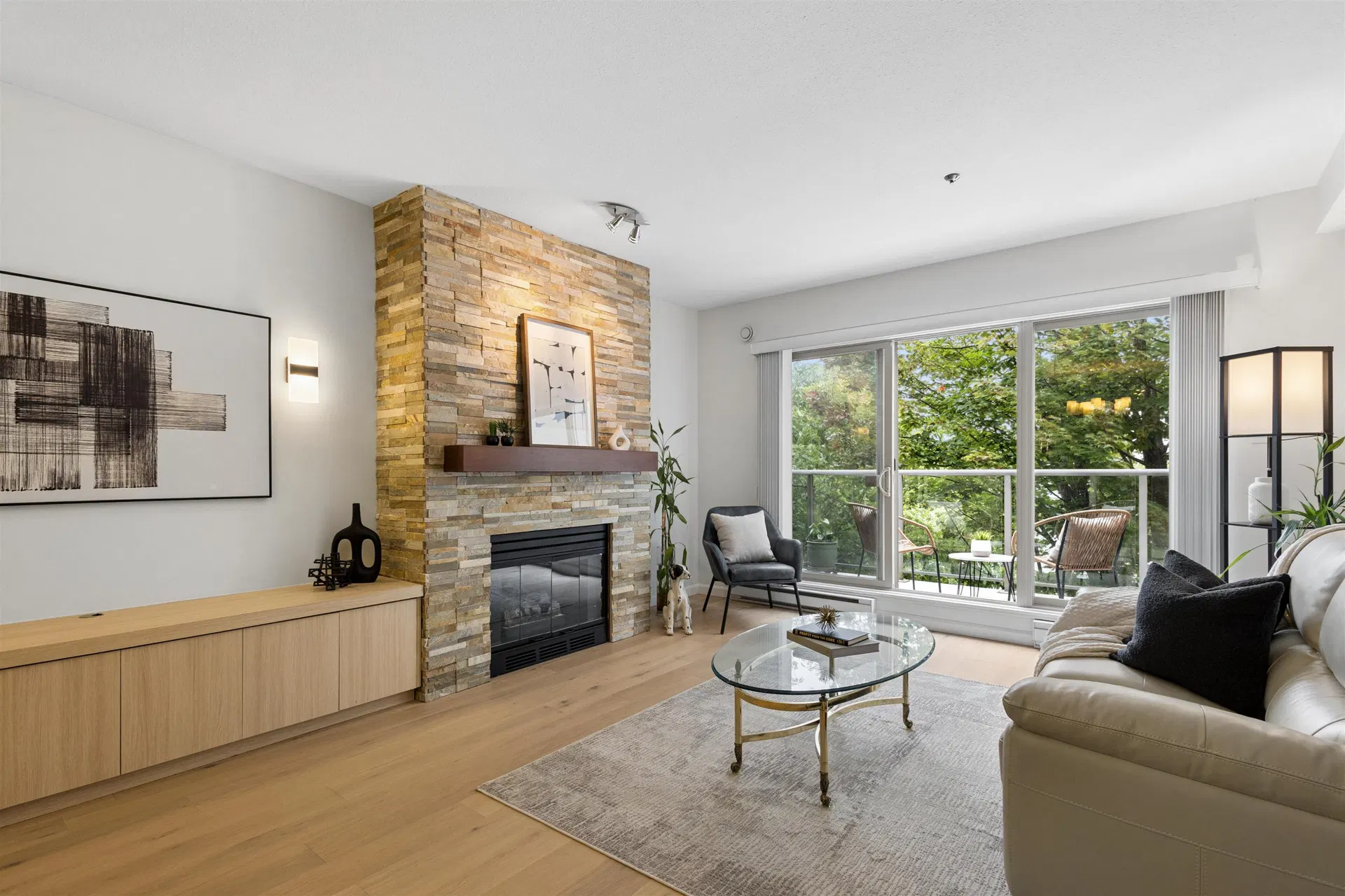 Photo 2 of 31 at #305 – 980 W 21st Avenue