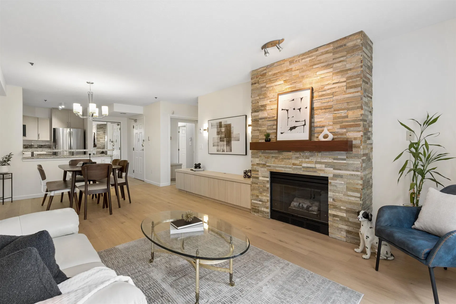 Photo 4 of 31 at #305 – 980 W 21st Avenue