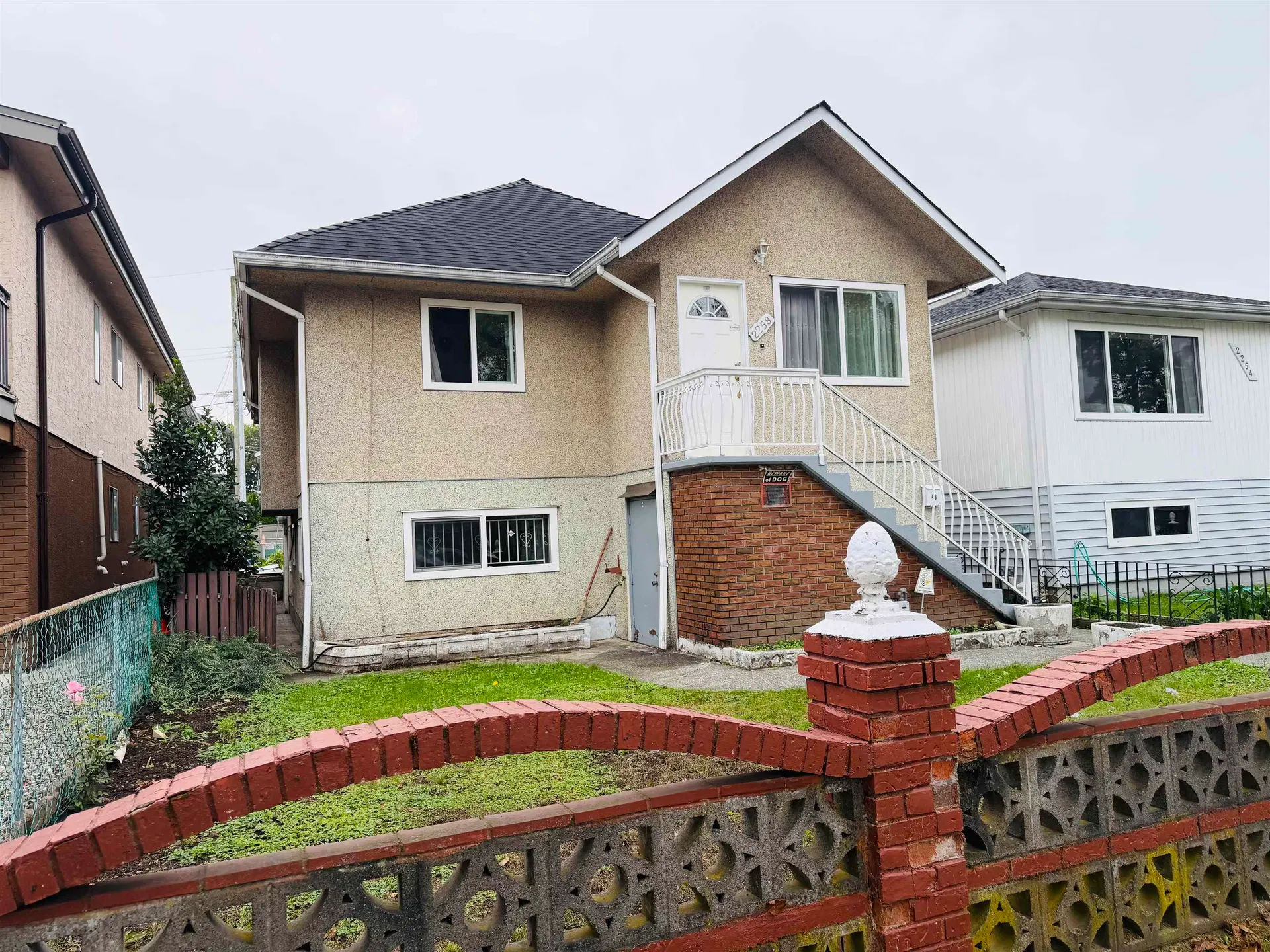 Photo 2 of 10 at 2258 34th Ave E Avenue