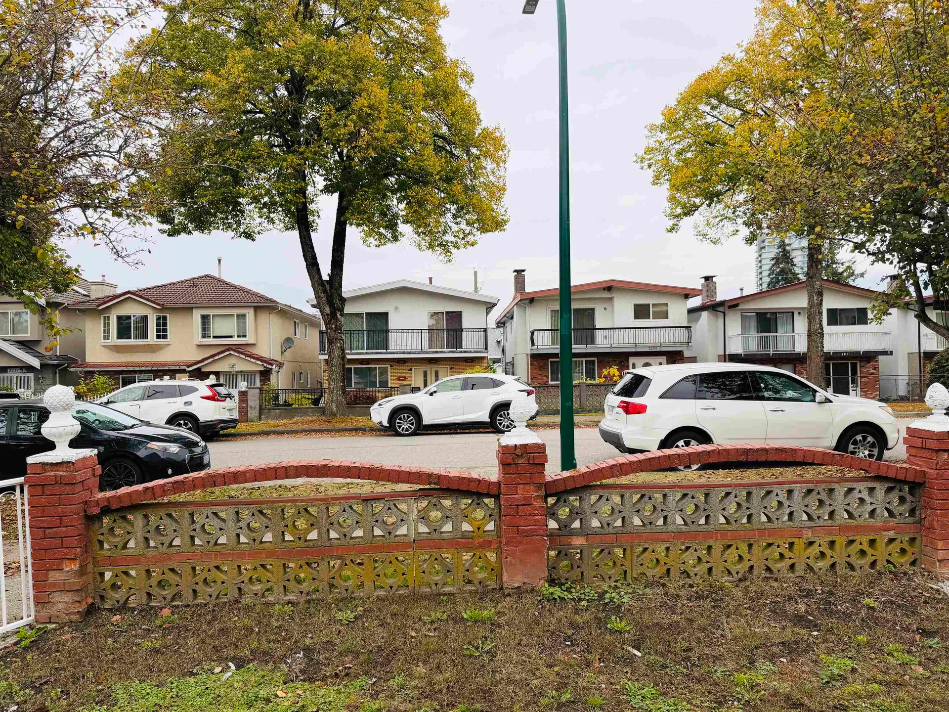 Photo 3 of 10 at 2258 34th Ave E Avenue