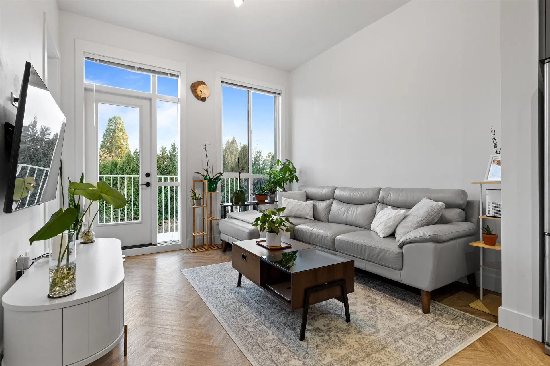 Photo 4 of 31 at #425 – 14968 101a Avenue