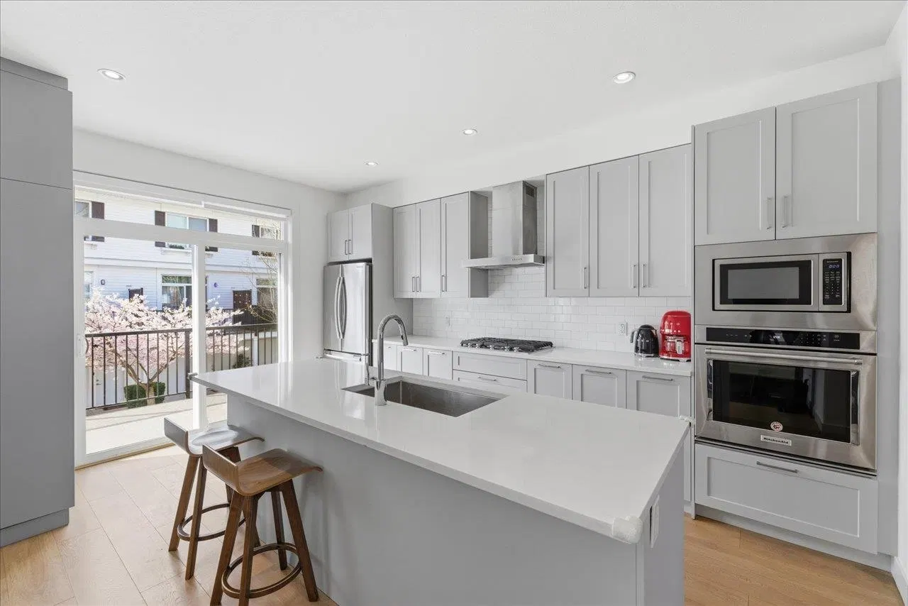 Photo 4 of 39 at #14 – 288 171 Street