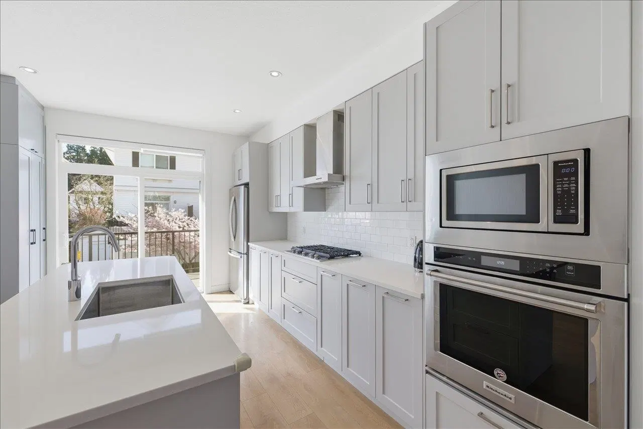 Photo 5 of 39 at #14 – 288 171 Street