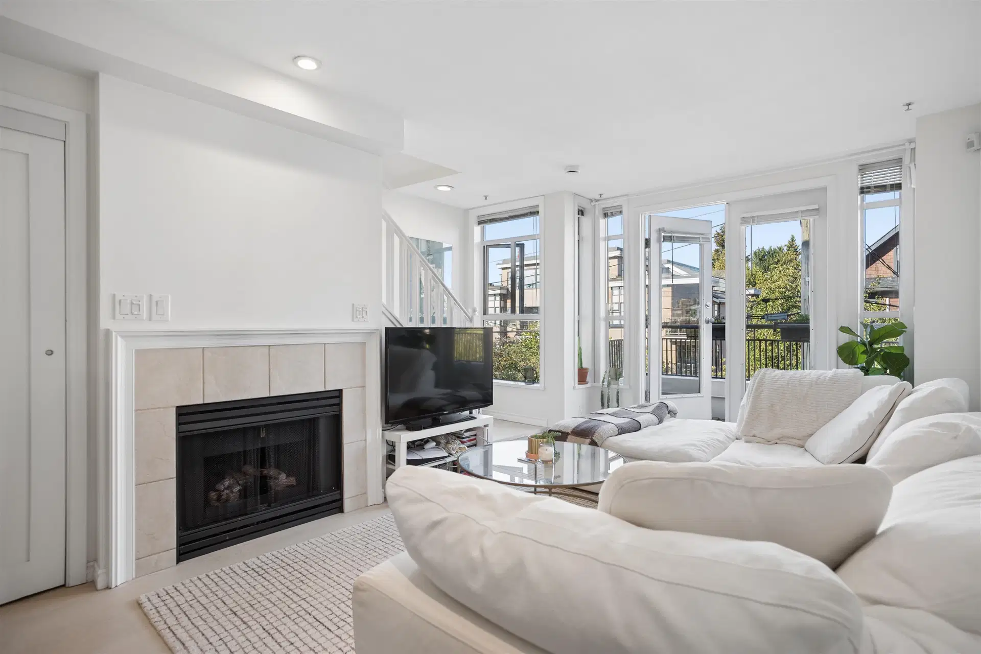 #203 – 2190 5th Avenue